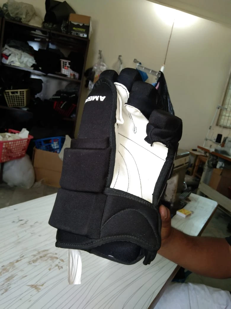 New Design Ice Hockey Gloves High Quality Men Sports Ice Hockey Gloves