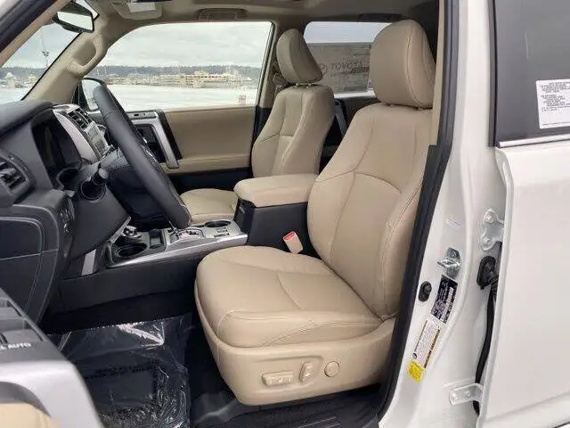 Аккуратно использованный Toyotas 4 бегунки SR5 TRD Sport V8 0 л бензиновый 4WD автоматический 2022 модель 100% отлично работает без происшествий