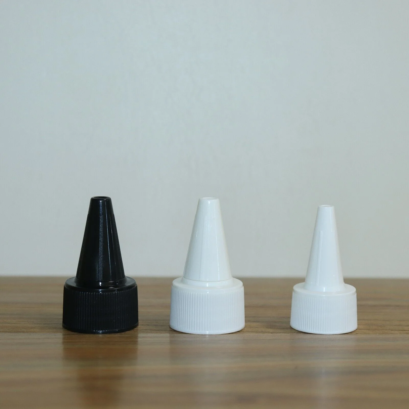 Best quality lids bottle caps closures black twist cap 18/410,20/410  plastic oil bottle nozzle twist cap