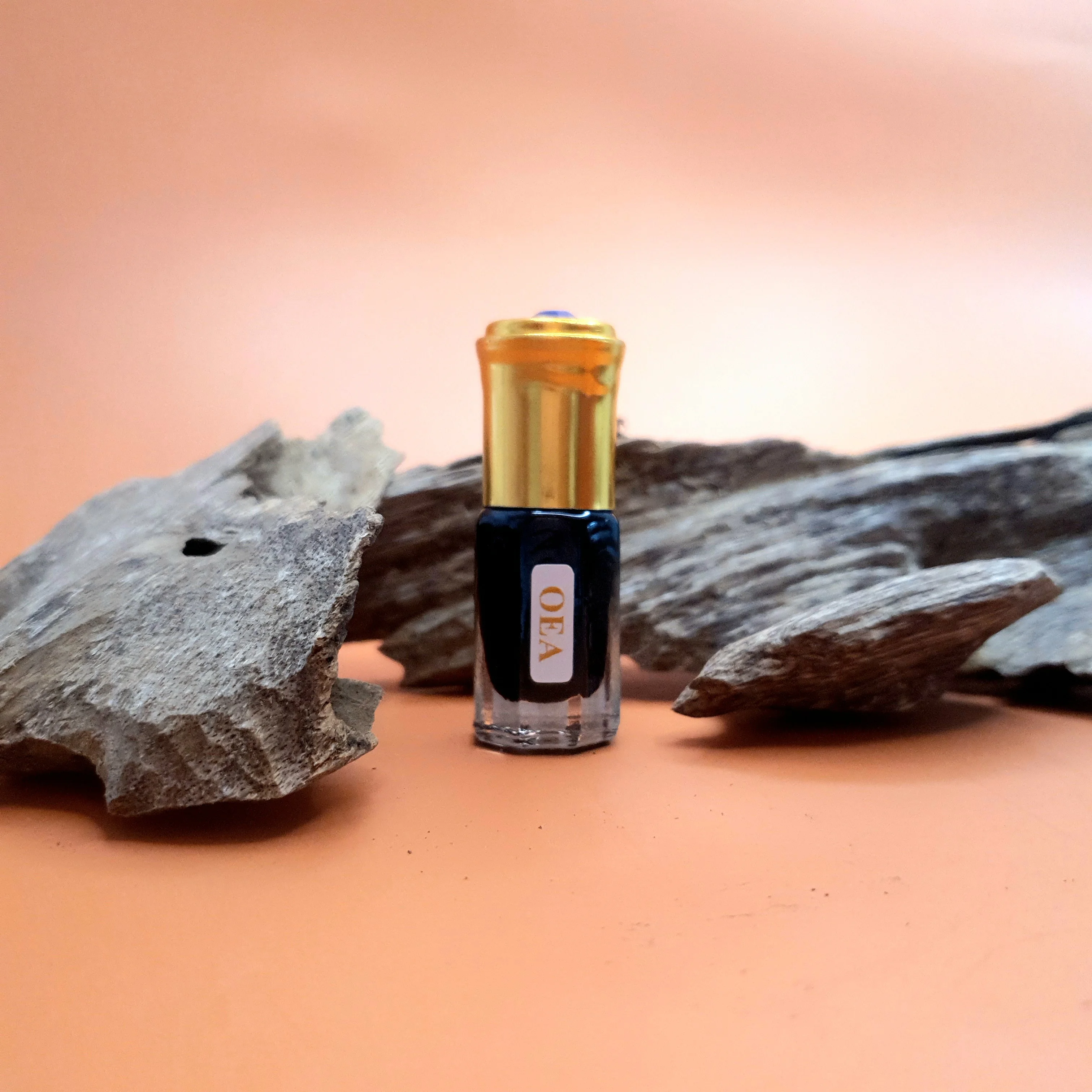 High quality 100% Essential Oud oil natural from Vietnam Long Lasting Fragrance Pure Agarwood Oud making Luxuryperfume