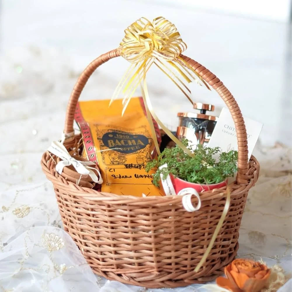 Round Wicker Gift Basket - Multipurpose Hand-woven Rattan Basket with Handle for Flowers, Fruit and Gift Hamper Basket