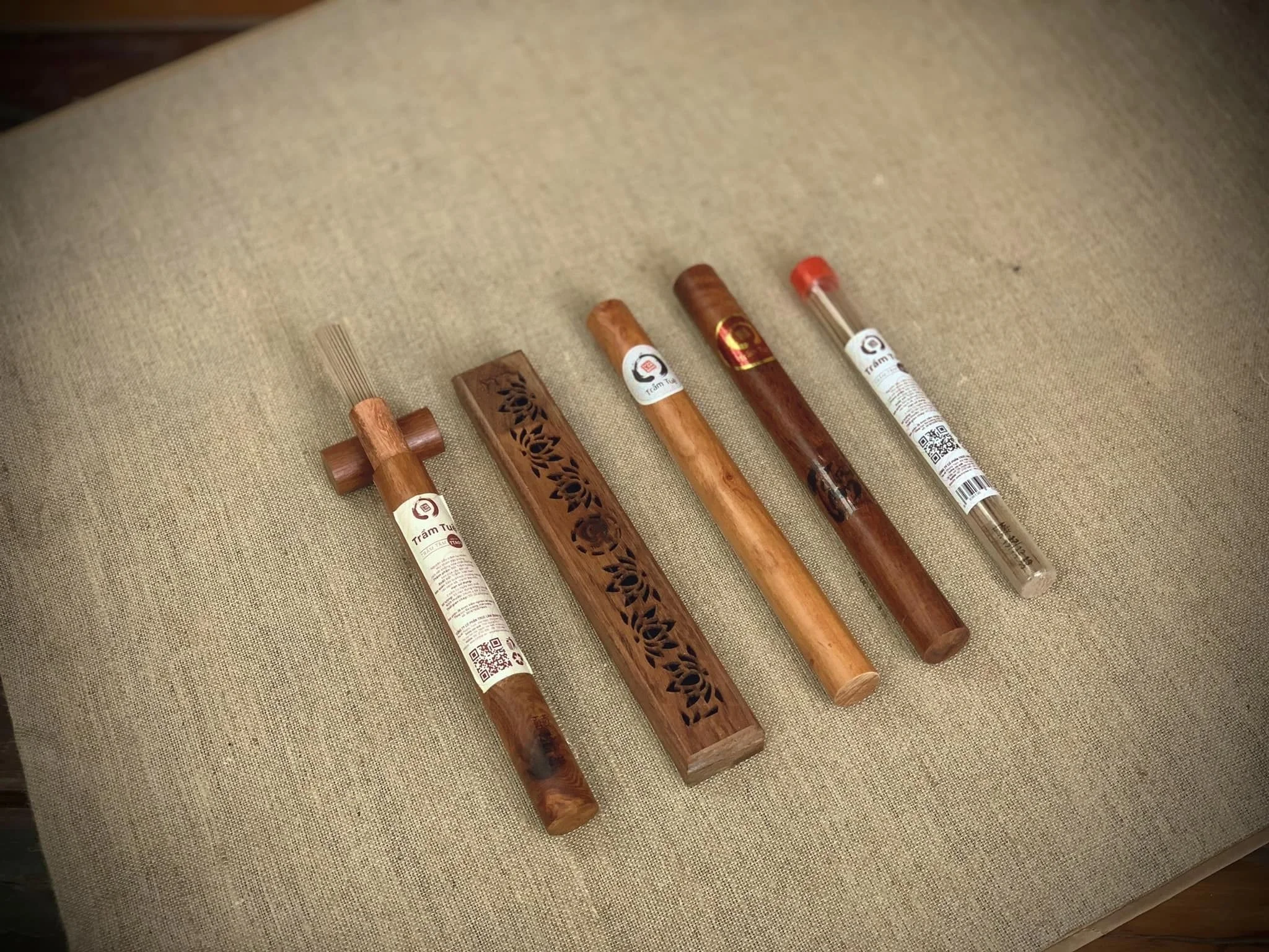 Vietnamese Agarwood Aloeswood Bakhoor Oud Incense Stick with Burner Strong Sweet Fragrant Warmer Relax Gift Set Diffuser