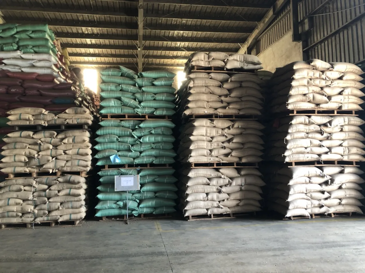 Worldwide Shipping Coffee With Premium Flavor Wholesale Good Price Robusta Coffee beans Roasted Coffee In VietNam OEM