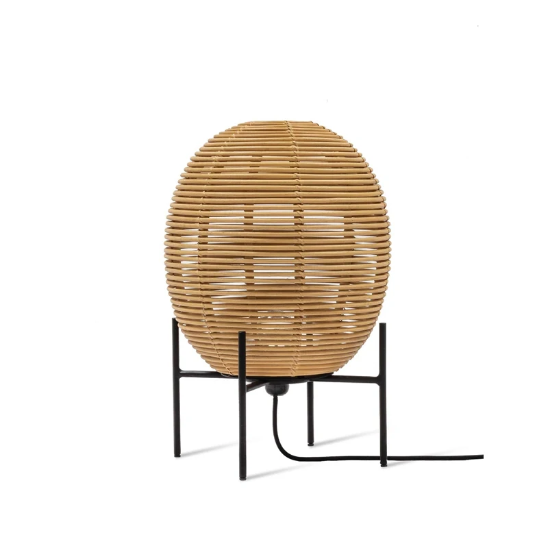 Настольная лампа из ротанга