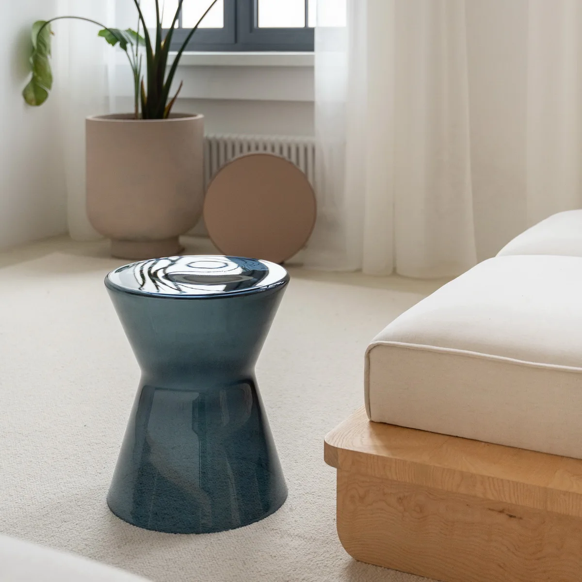 QUEEN Chess Piece-Inspired Slate Blue Glass Table 48 cm 18.9 in