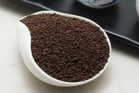 Ceylon Tea granules in black colour round shape granules available in stock in cheap price