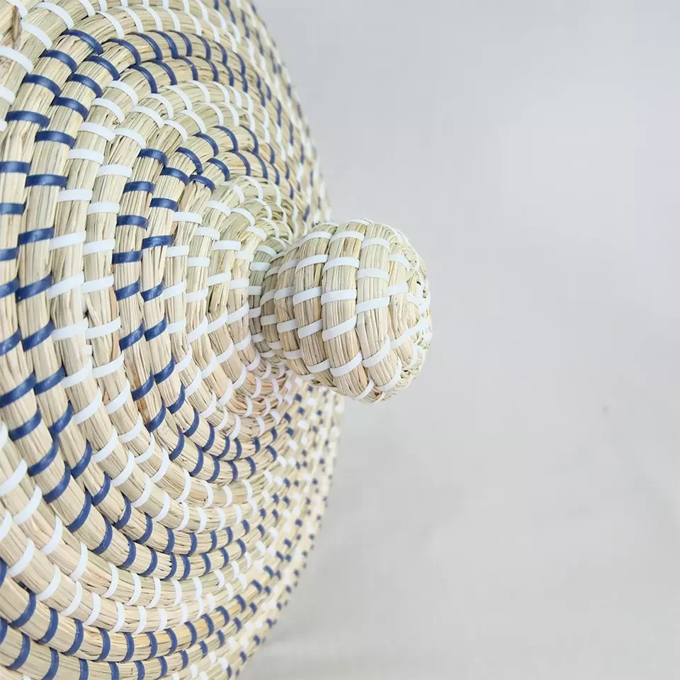 Wholesale Large Seagrass Woven Straw Basket with Lid Eco-Friendly Handmade Natural Rattan Storage Hamper Home Use Made Vietnam