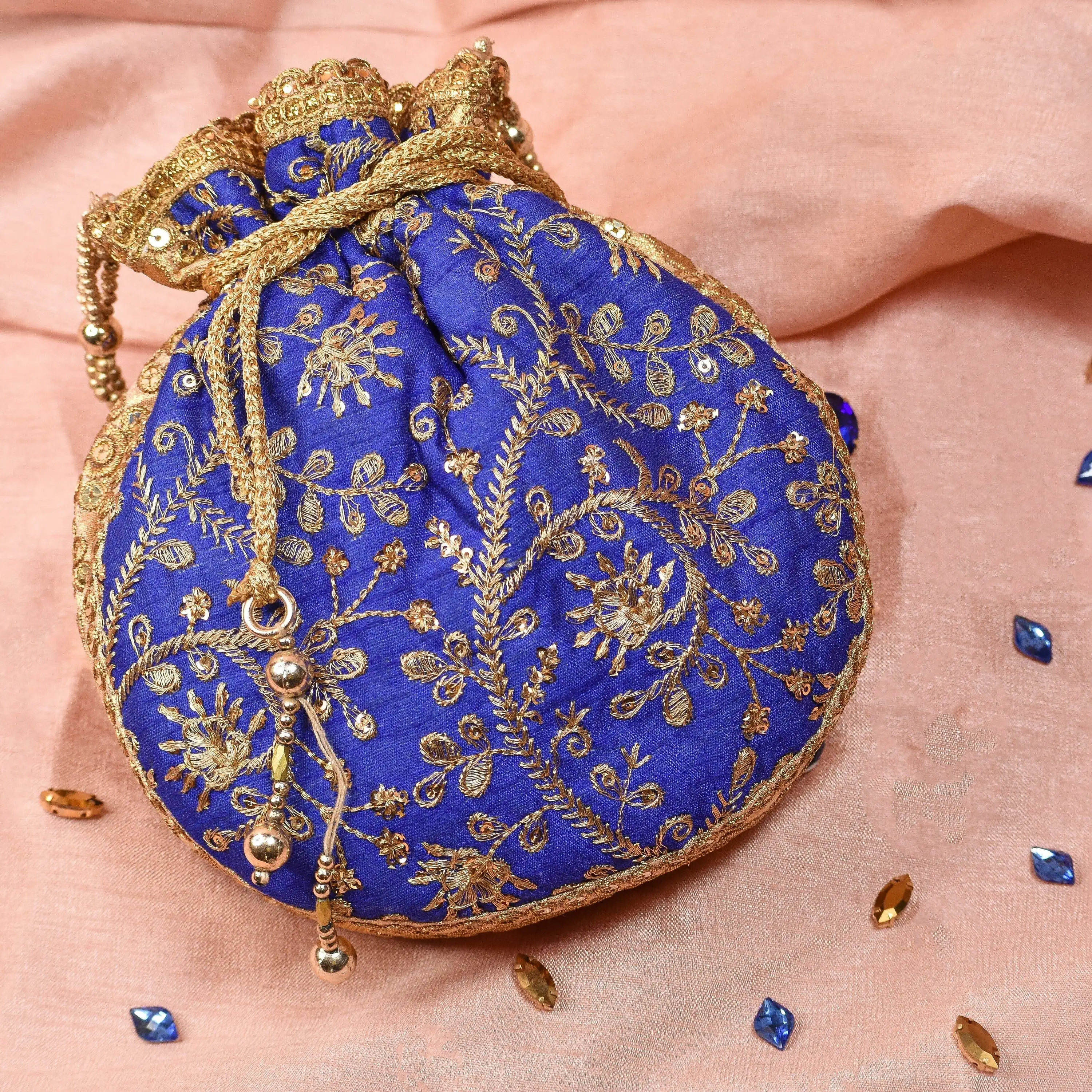 Красивое творение в высококачественном дизайне, сделанное на заказ, вышитое бисером и блестками, и идея сумок для использования