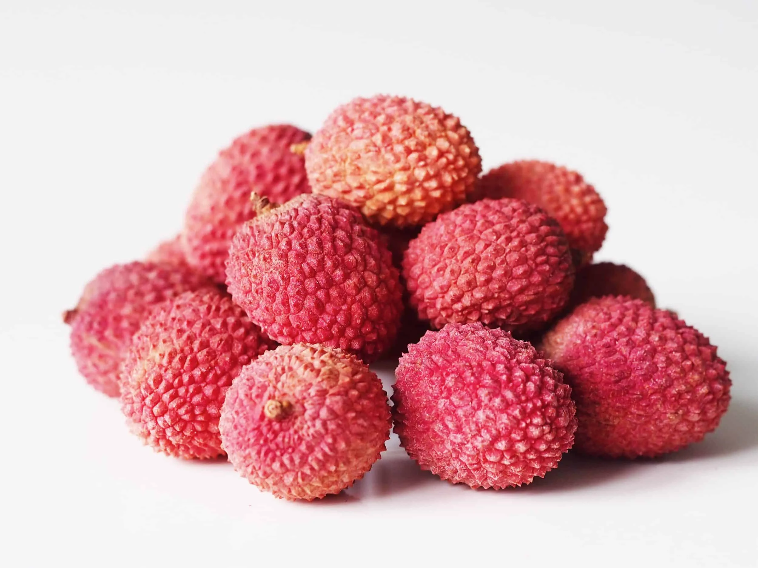 FRESH AND PREMIUM QUALITY LYCHEE FROM VIET NAM - GOOD PRICE AVAILABLE FOR WHOLESALE EXPORT