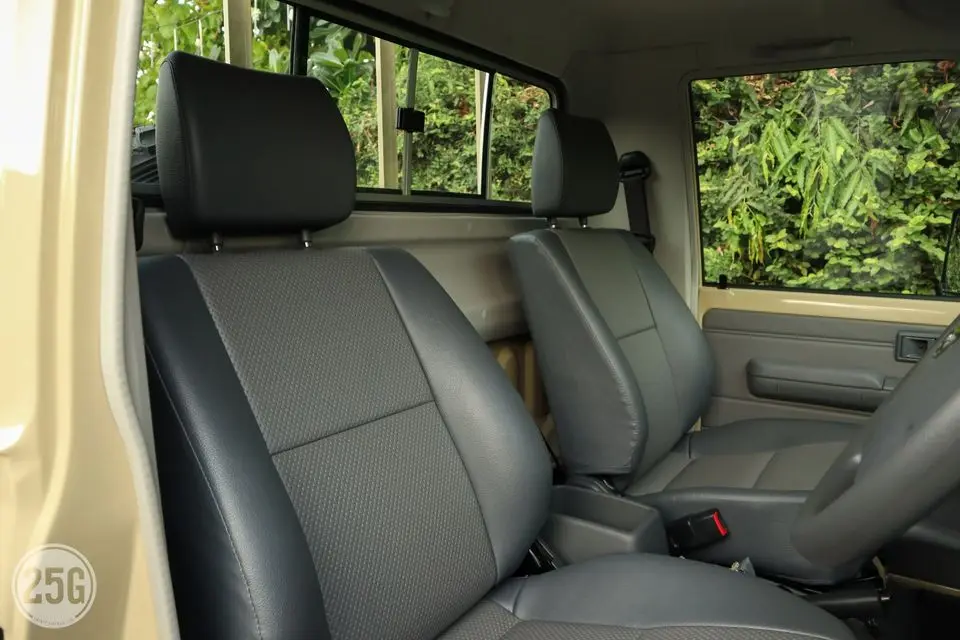 Toyo-ta Land Cruiser Hard Top V6