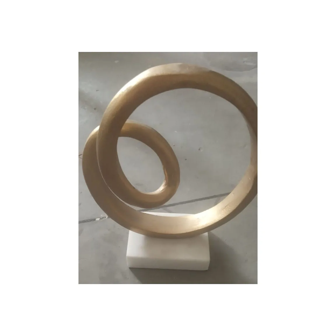 Fancy Design Aluminium Sculpture Gold Color Hotel Decoration Sculpture Using For Tabletop Decorative