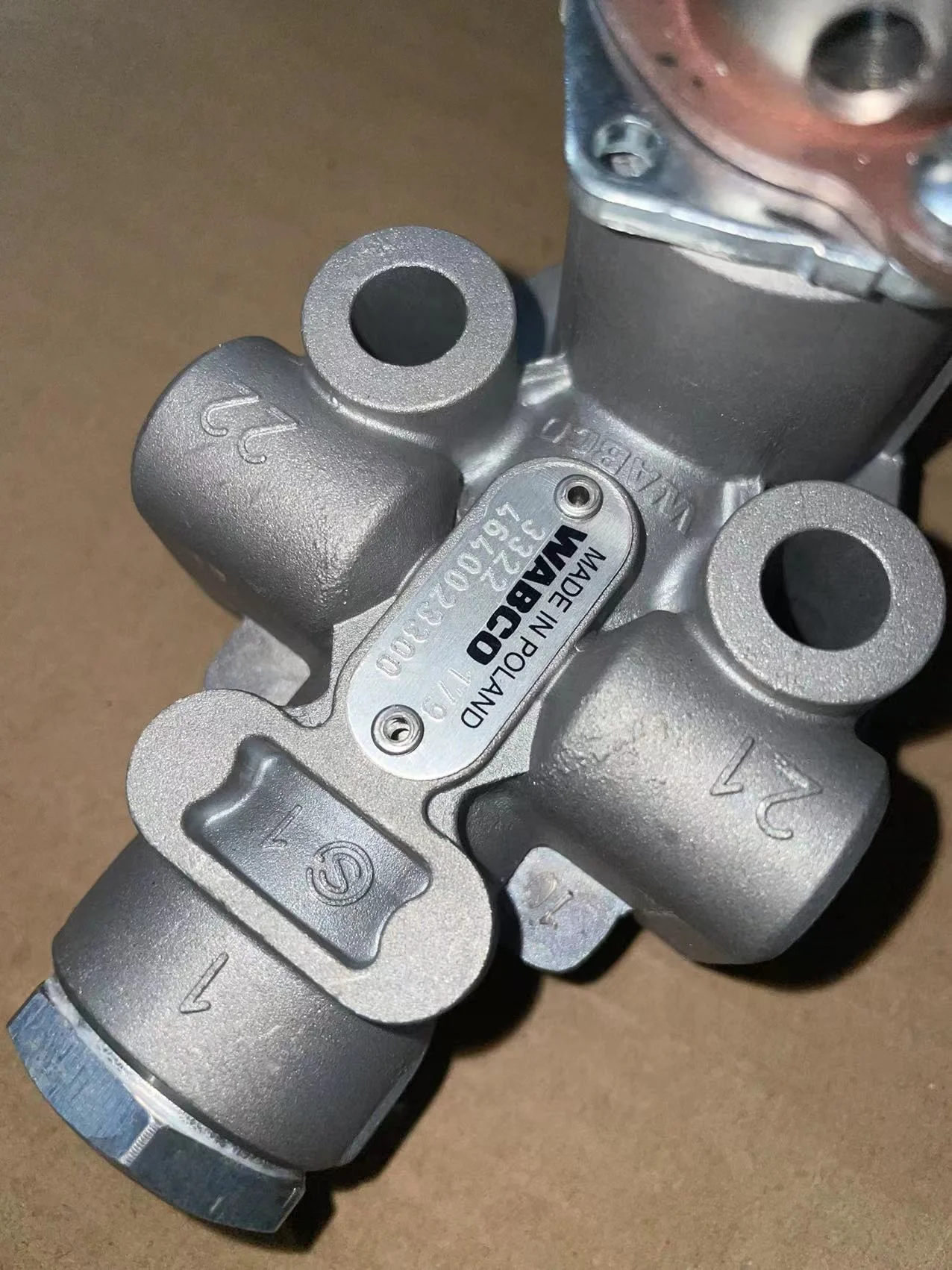 Original wabco 4640023300 4640023330 4640023340 Leveling Valve KAMAZ 5490 54901 6580 V-OLVO S-CANIA DAF European truck Parts