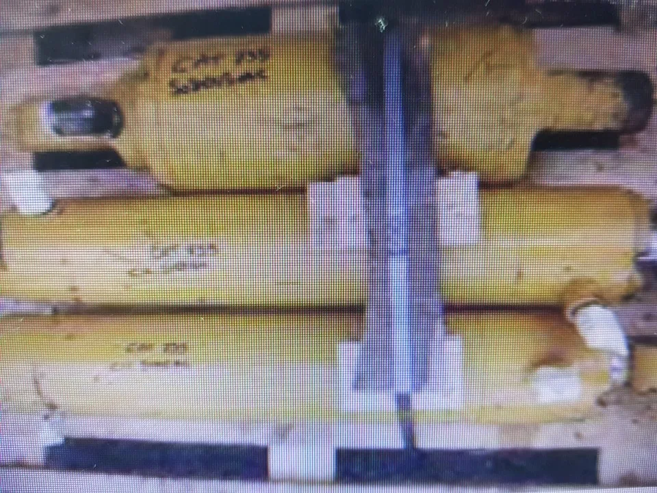 1468928. Цилиндр cat 740 GP-подвеска. Подержанные детали 725.730.735.740.самосвал Gp-подвесной двигатель