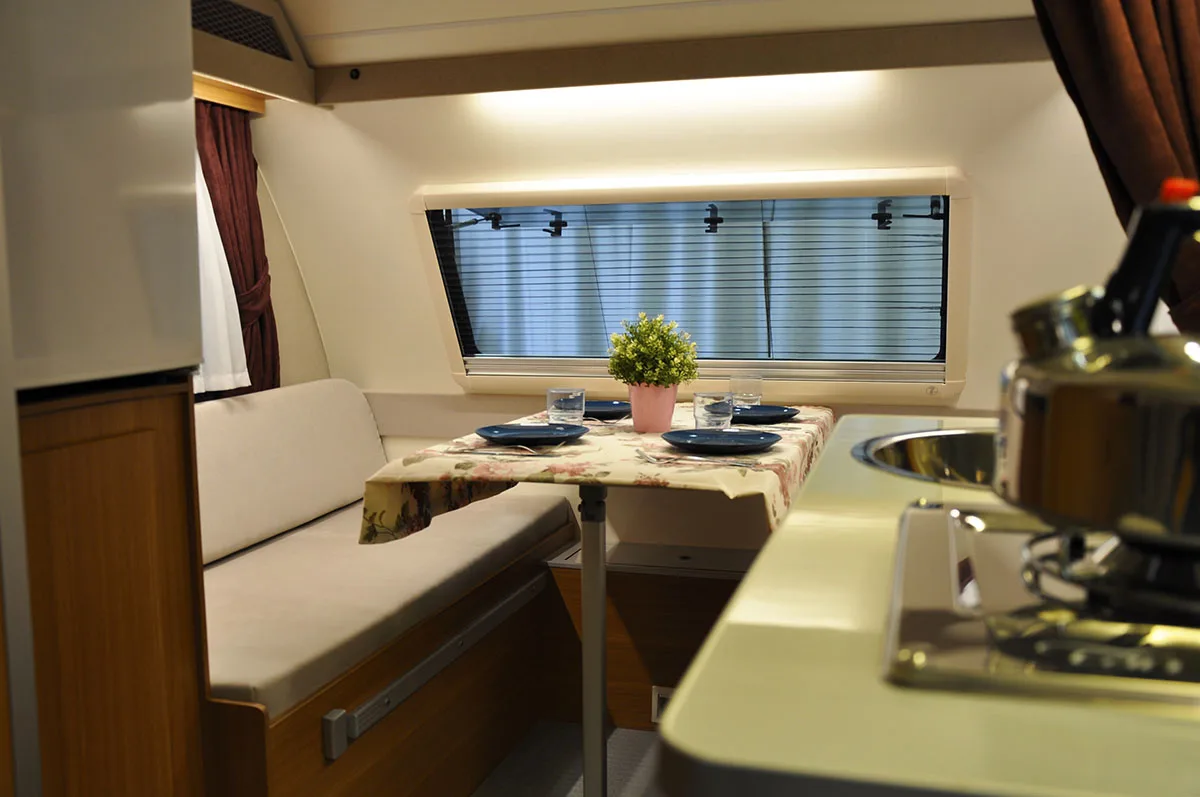 CARETTA UNCLE DELUXE CARAVAN FOR ALL YEAR STRONG AND HIGH QUALITY WITH LED LAMBS