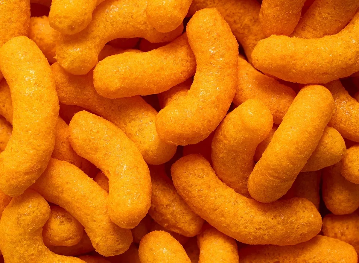 Chiki Puffs 60 г сыр Cheddar вкус чизель кукурузные затяжки в форме кукурузы закуска любимые