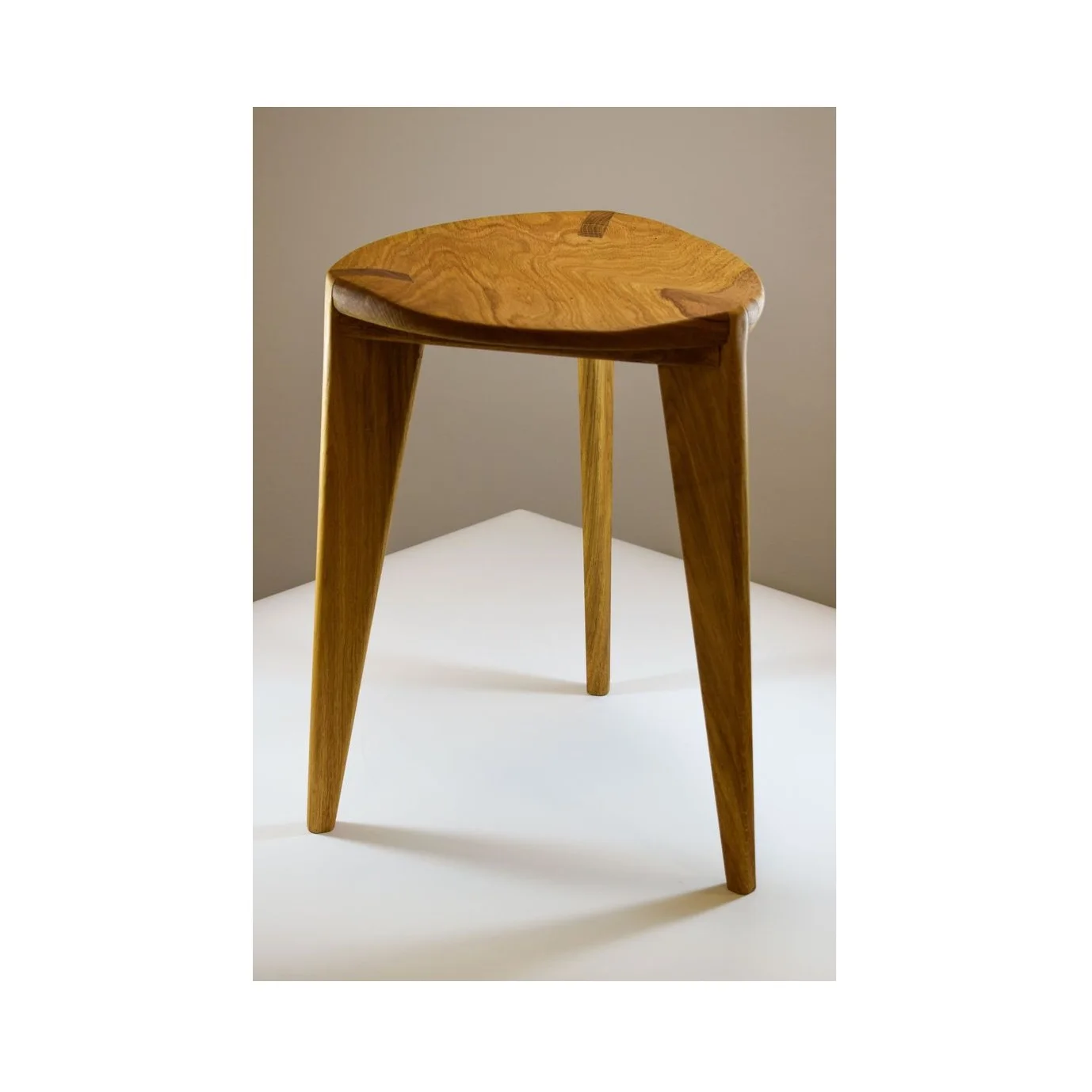 Classic Design Wooden Side Stool For Comfort Sitting Best Quality Wooden Use For Decorate Home With Wooden Side Stool Hand Made