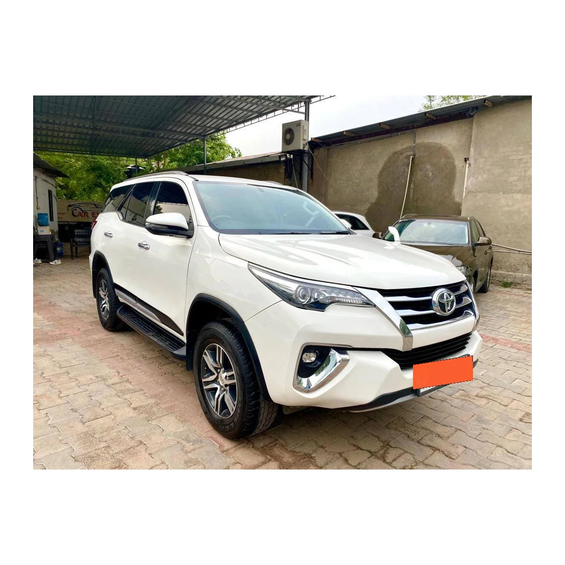 Toyotai Fortuner smart key system with remote entry