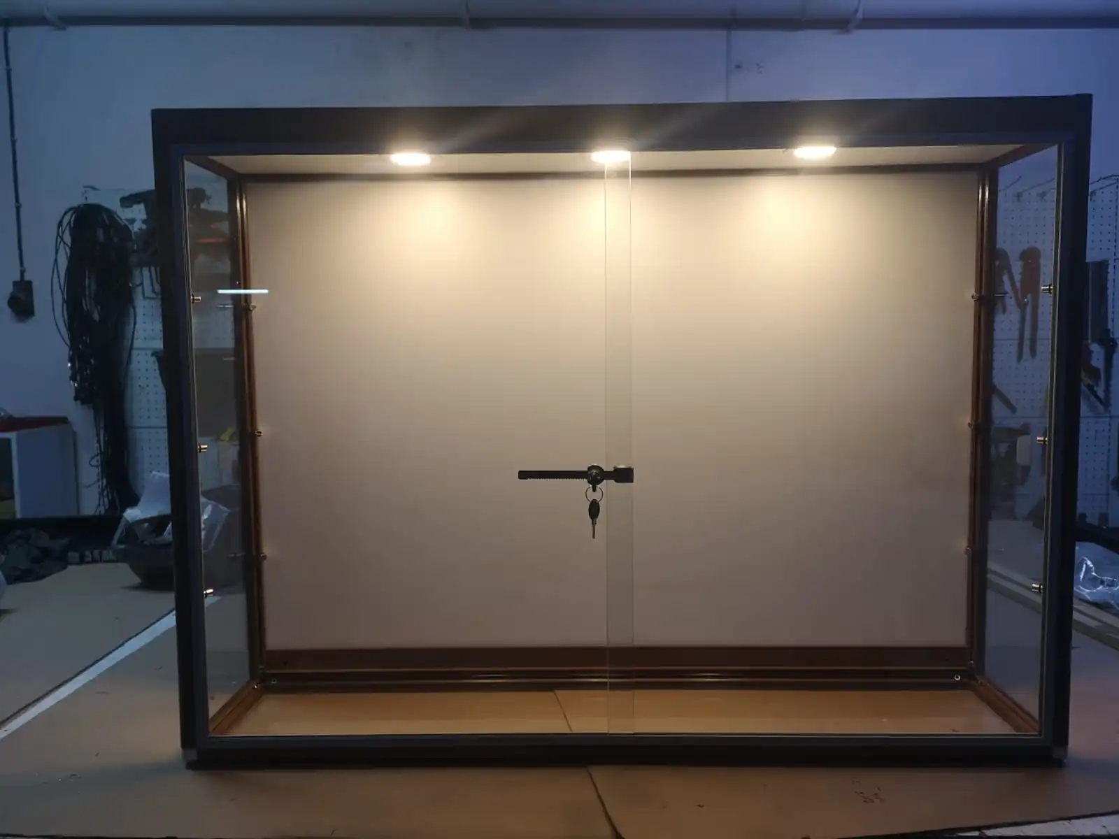 Retail High End Cell Phone Display Showcase Illuminated Wall Mounted OEM Fashionable Store ,Lockable Wall Display Glass Showcase