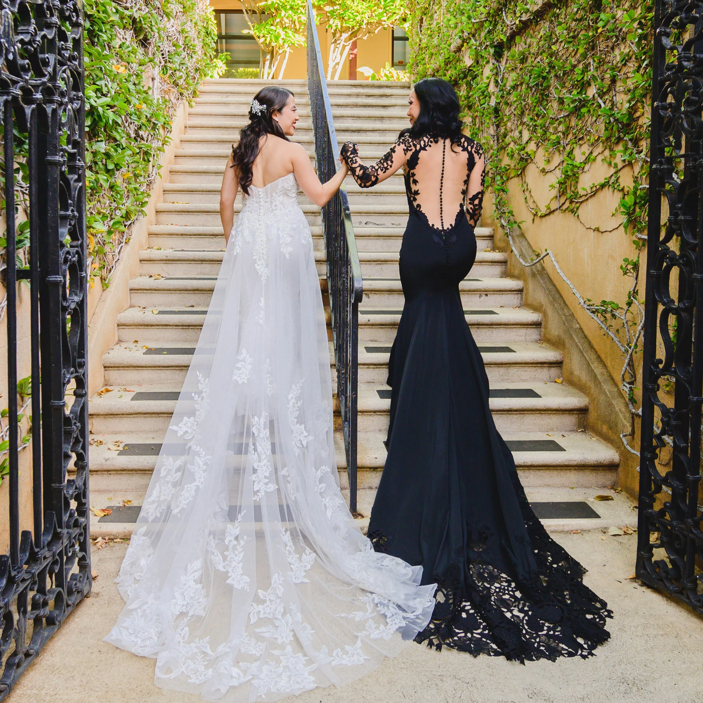 Gothic Style Court Train Wedding Robe Capped Long Sleeve Wedding Dress Black Illusion Sexy Backless Mermaid Lace Bridal Gowns