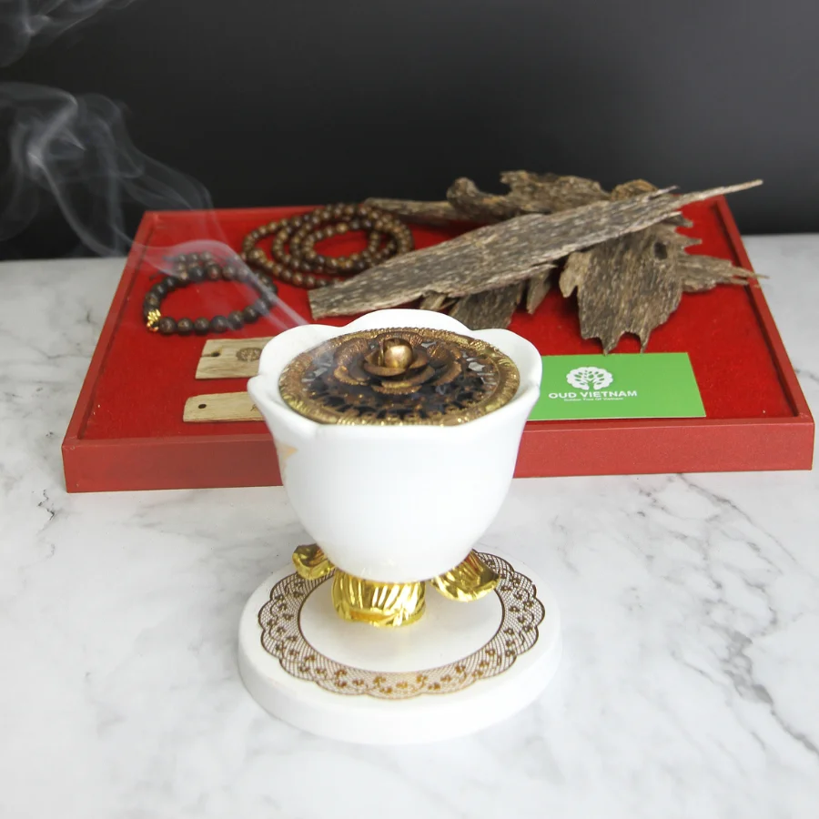 Wholesale Price 100% Natural Vietnamese Agarwood Chips For Mubarak Burner Oud Incense Available Use For Bakhoor