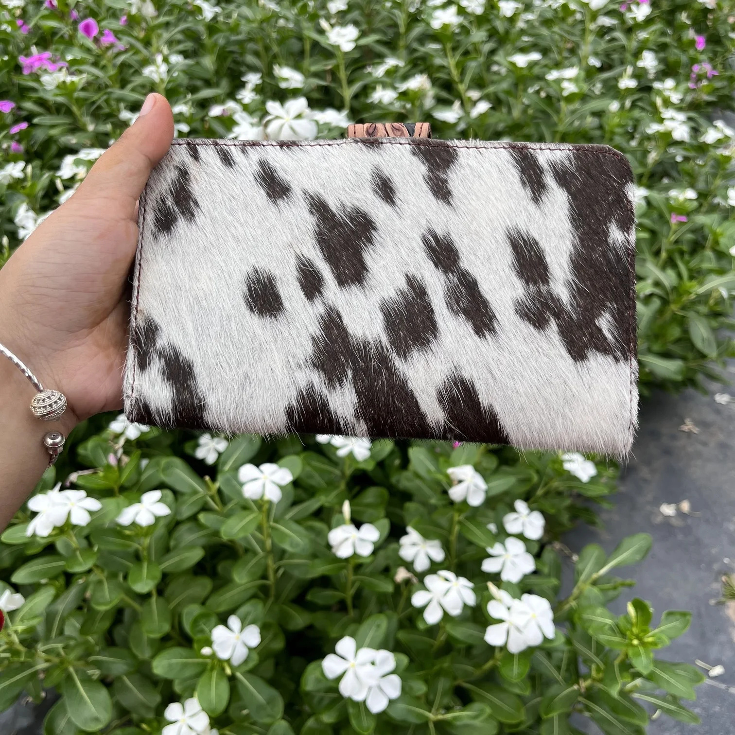New  Western Stylish Hair On Real Cowhide Tooled  Fur Leather Clutch Designer Purse Hot Selling Tooled Leather  Bi-Fold Wallet