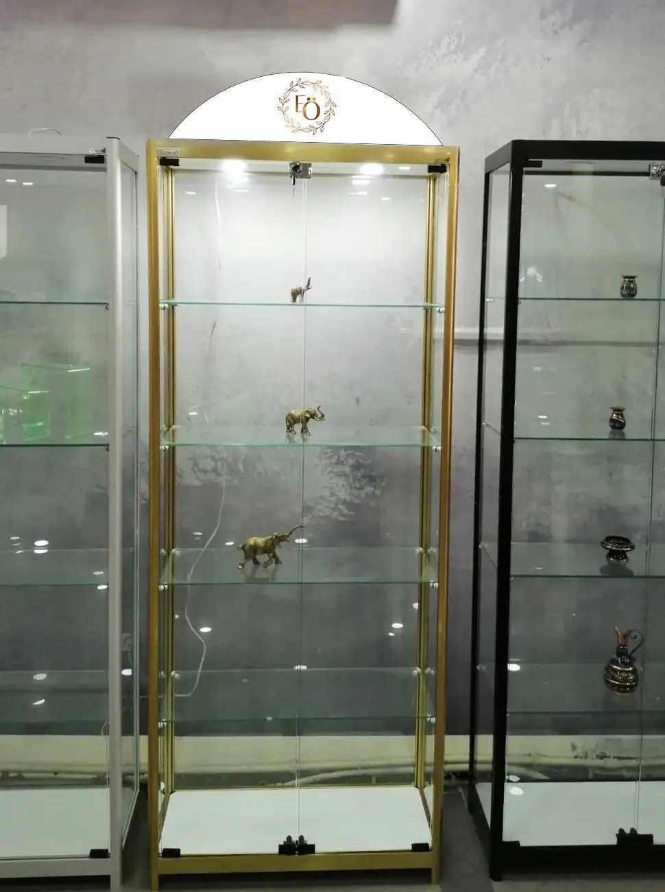 Free Standing Tower Lock Display Rack , Shopfitting Glass Door Display Cabinet, Jewellery Shop Display Case Smoke Shop Showcase