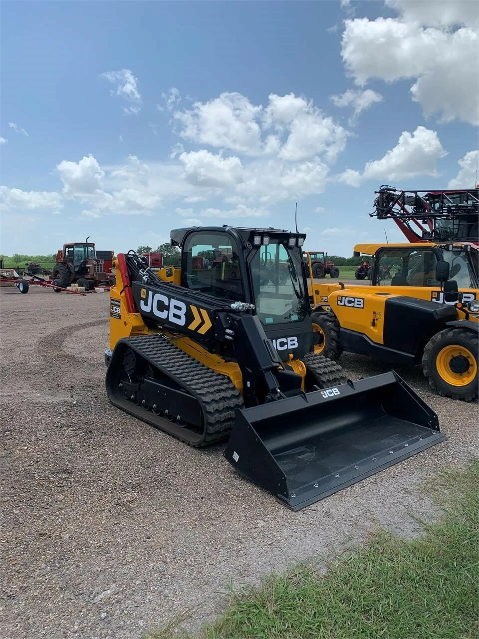 Скидка компактный гусеничный погрузчик JCB 3TS-8T с креплениями для продажи во Флориде