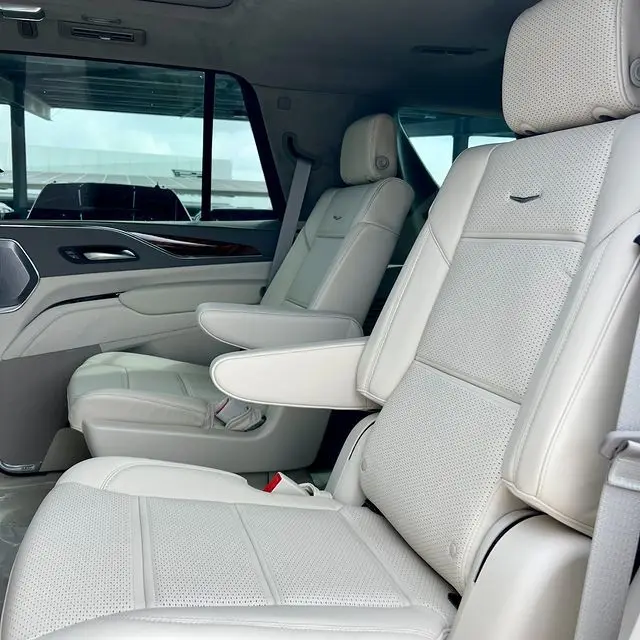 Аккуратно использованный 2024 Cadilac Escalade Sport