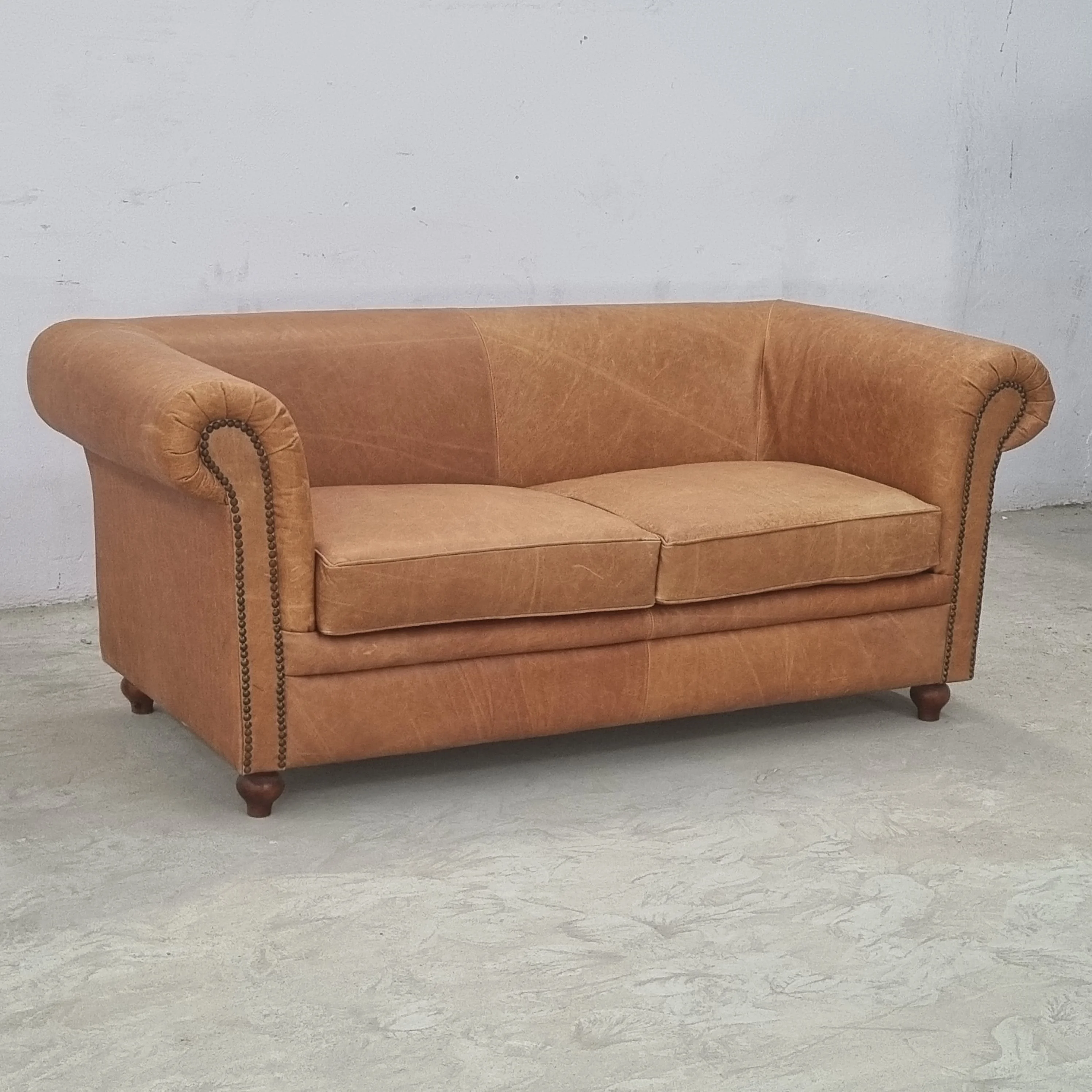 2024 latest hot selling vintage look leather sofa handmade old look sofa set for living room best selling leather sofa