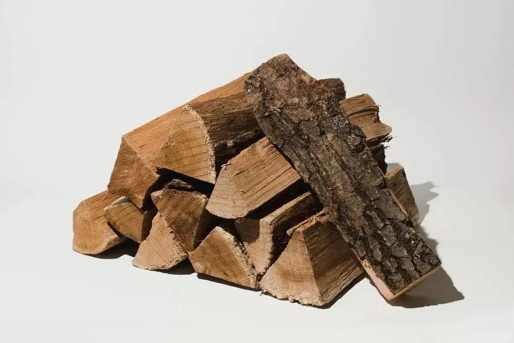 High Quality Oak Firewood On Pallets/Dried Oak Firewood, Kiln Firewood, Beech Firewood. Best Grade