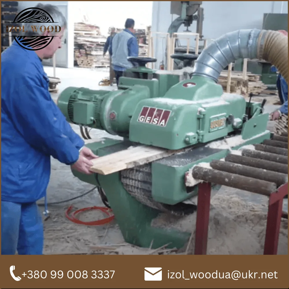 Factory Hot Selling Construction Use Cedar Sawn Wood 2x4 Clear Pine Lumber Ready for Export