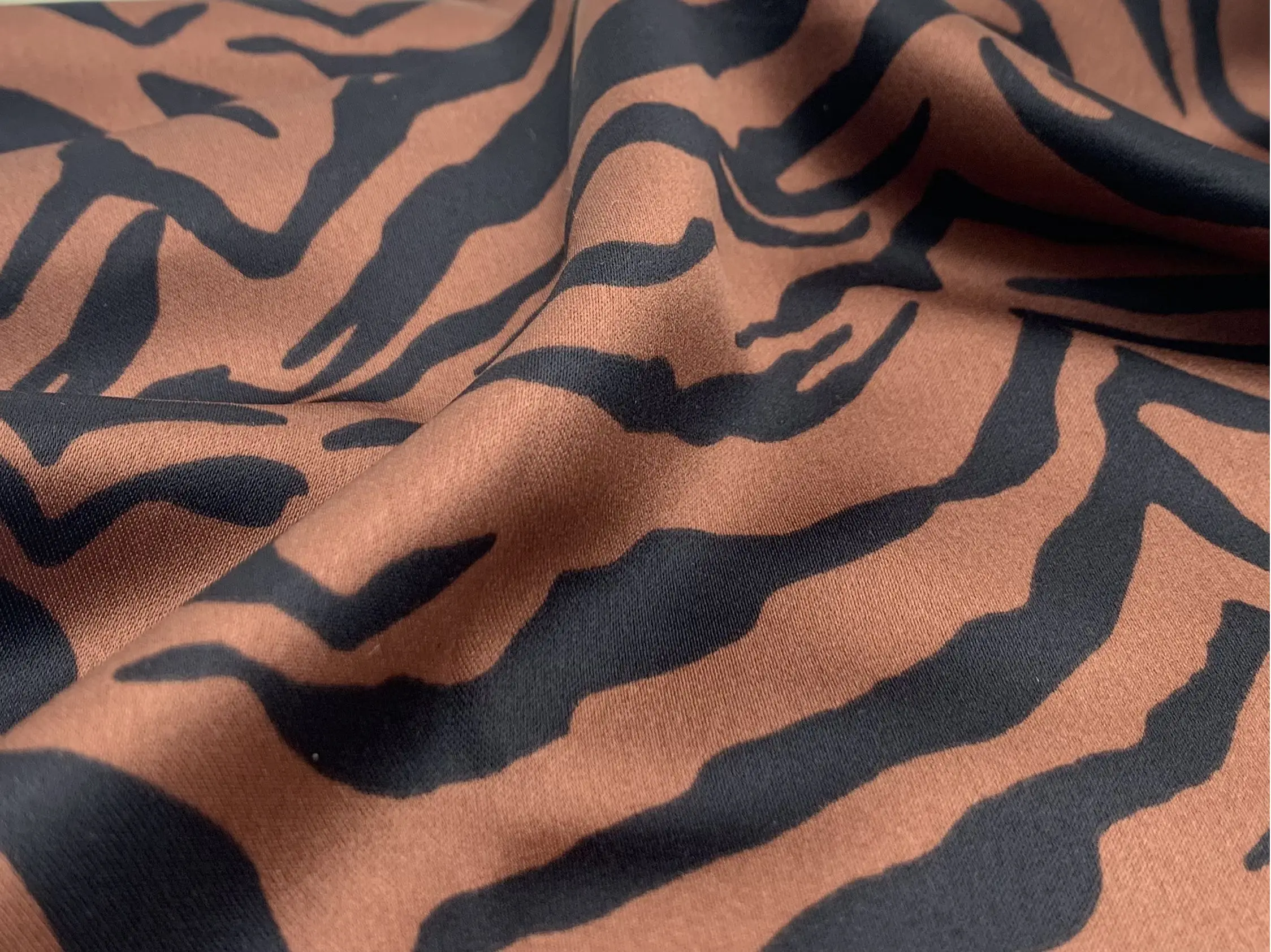 2022 New Arrival Woven Matte Twisted Satin Fabric 100% Polyester Fabric Printed Custom