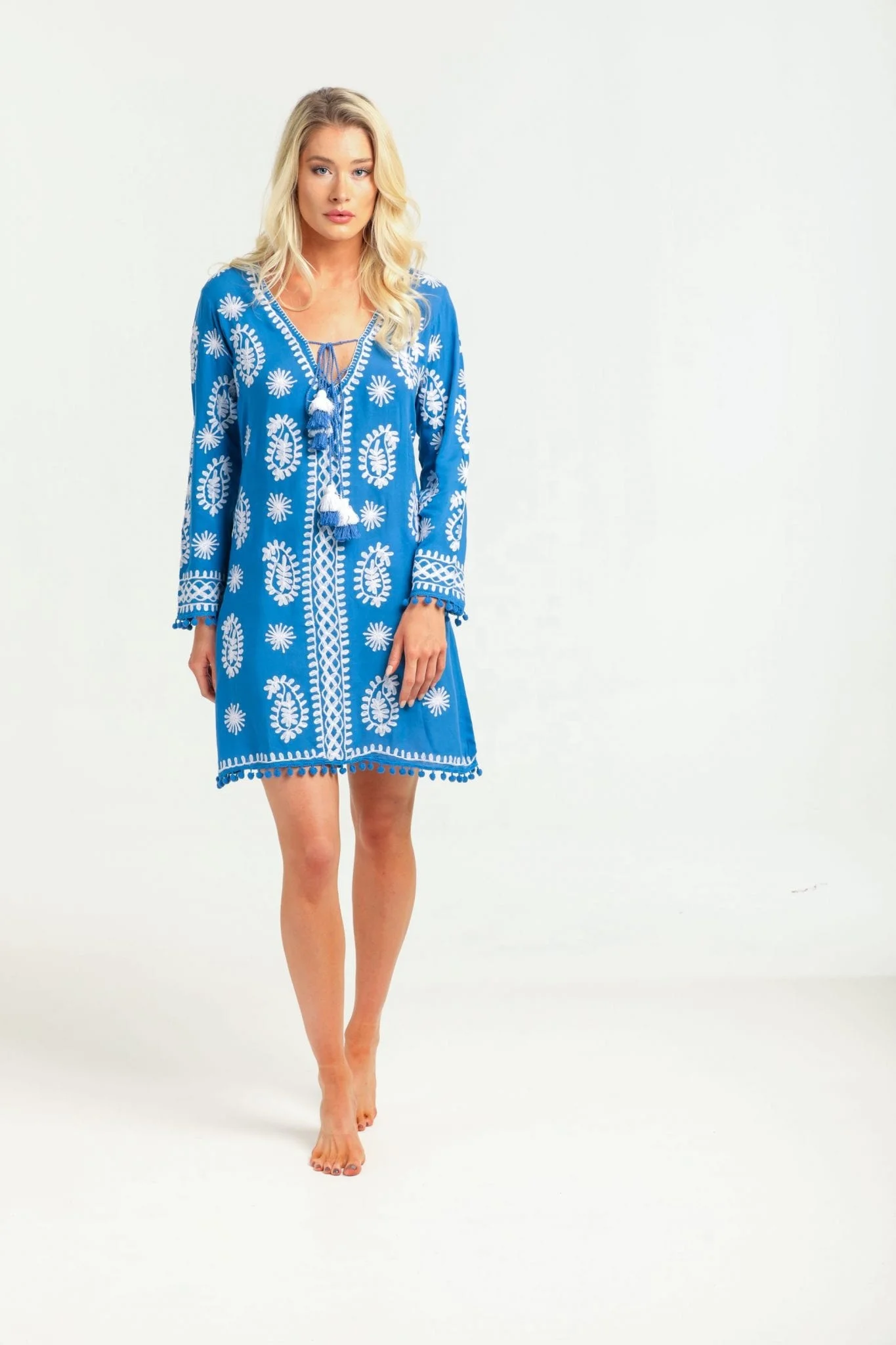 Sexy Foreign Girls Victorian Bohemia Style Ladies Folk Embroidered Tunic Vintage 70s Mexican Ethnic Pom Pom Trim Short Dress