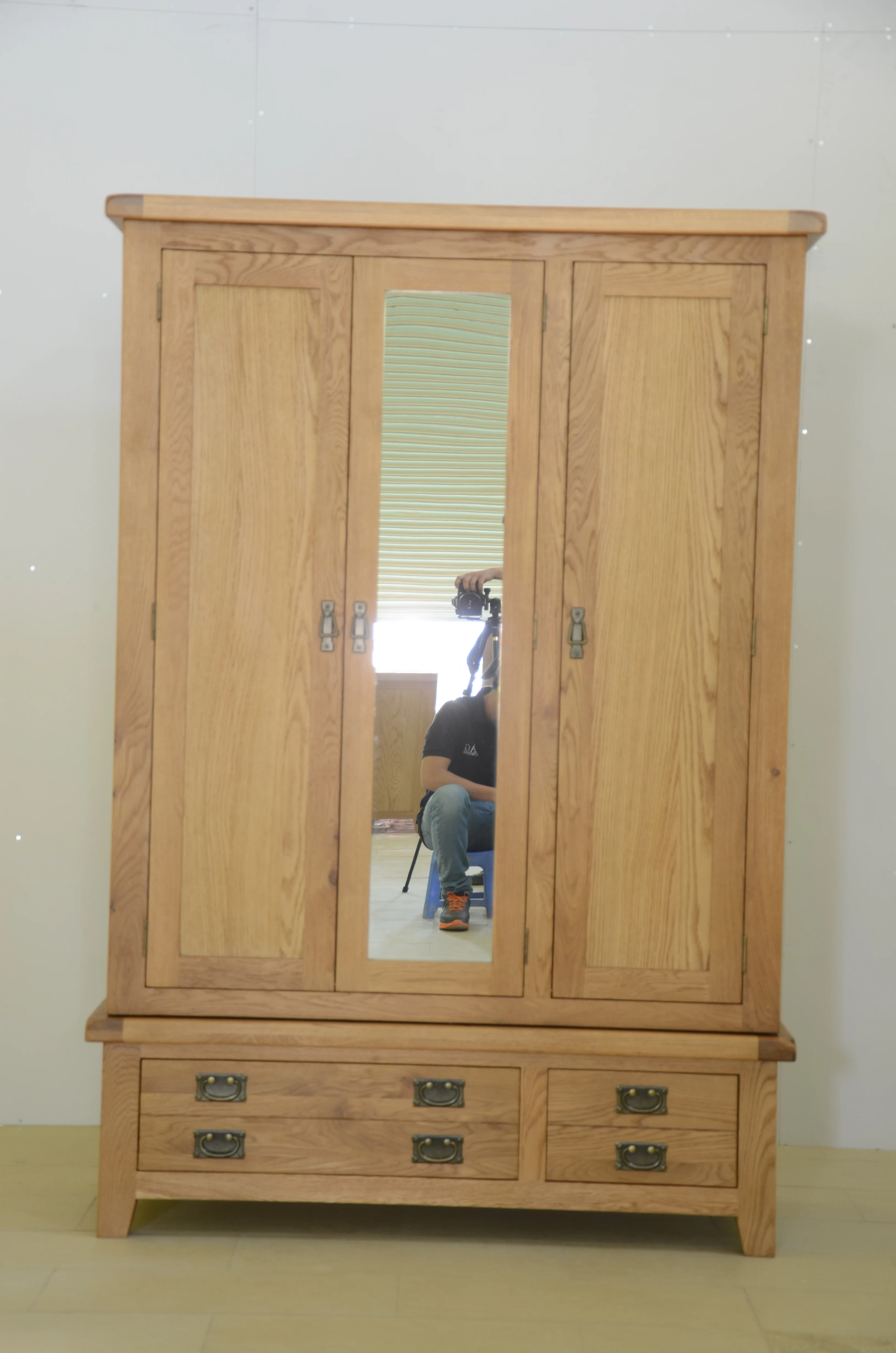 TRIPPLE WARDROBE WITH DRAWERS