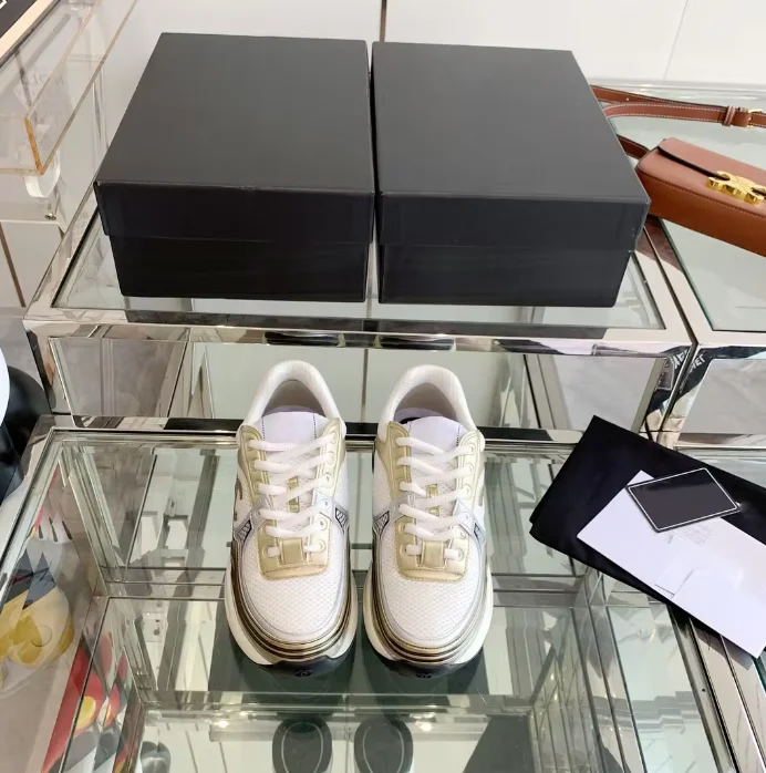 2024 Top Quality Designer Shoes Comfortable Lace-up Women Sneakers Sport Shoes Sneakers For men And Ladies