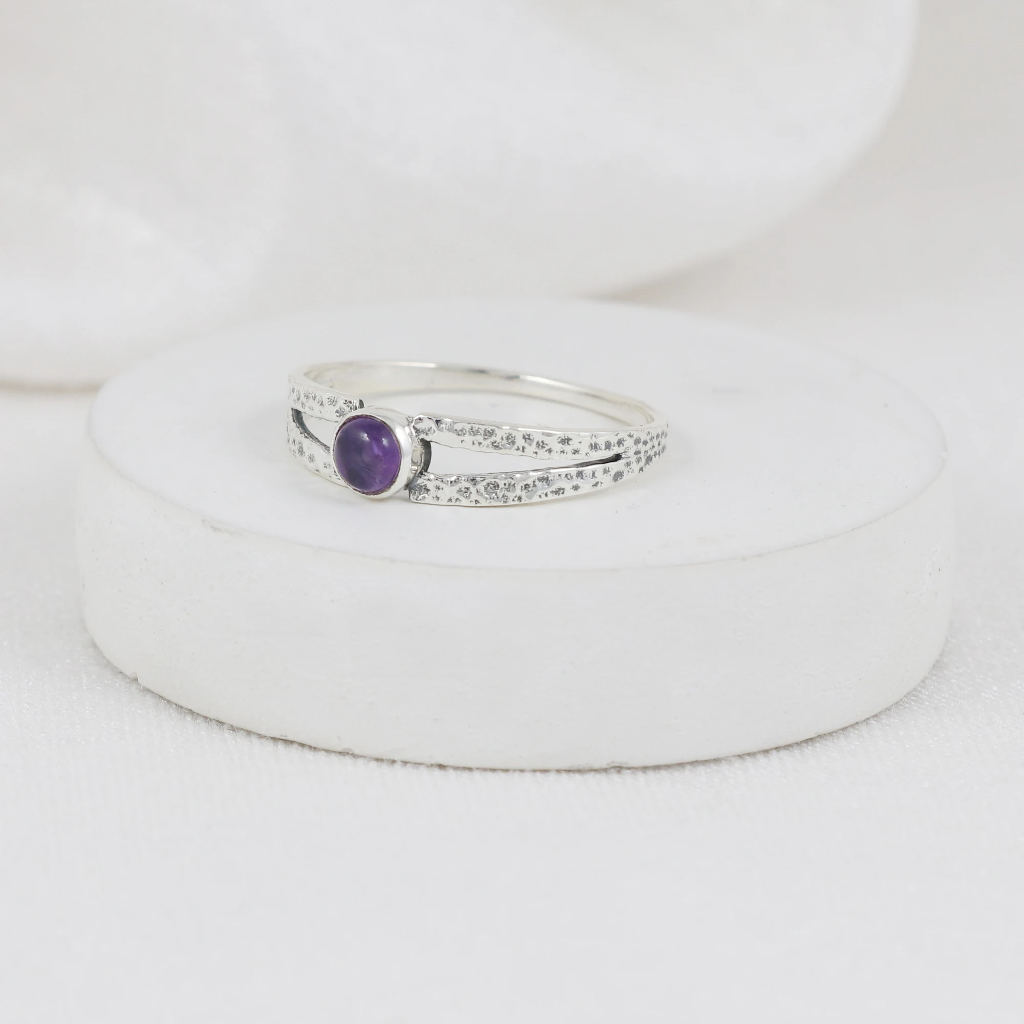 Wholesale 18K Silver Jewelry Eye Ring with Garnet and Natural Gemstones for Weddings and Parties