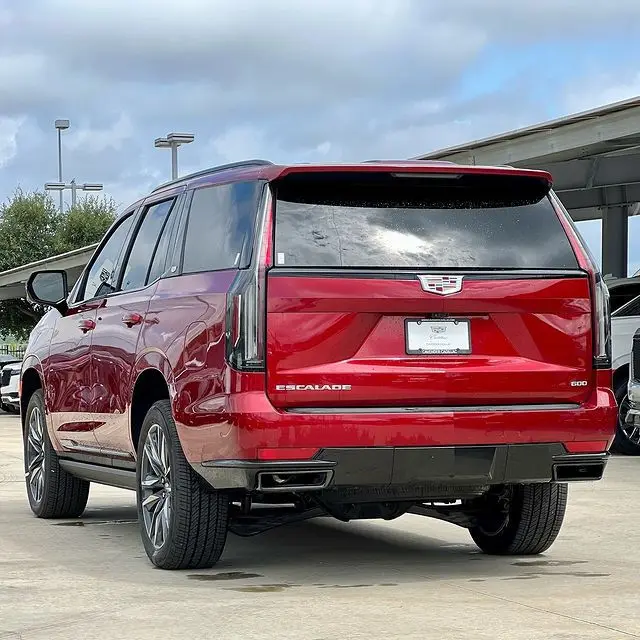 Аккуратно использованный 2024 Cadilac Escalade Sport
