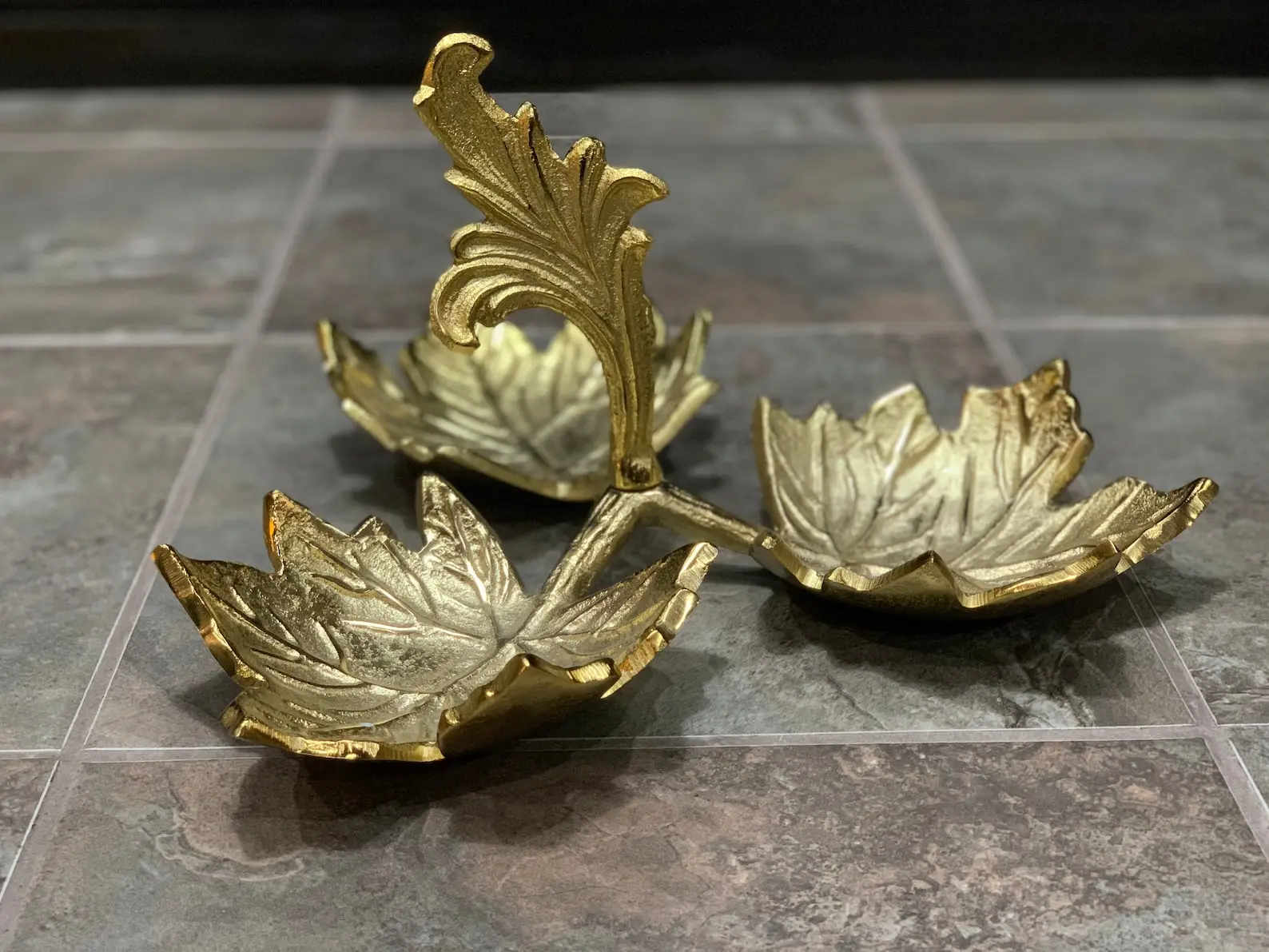 Metal Gold Maple Leaf Decorative Gold 3 Sectional Relish Bowl Aluminum Serving Tray, Bowl For Home, Hotels, By WB INC INDIA