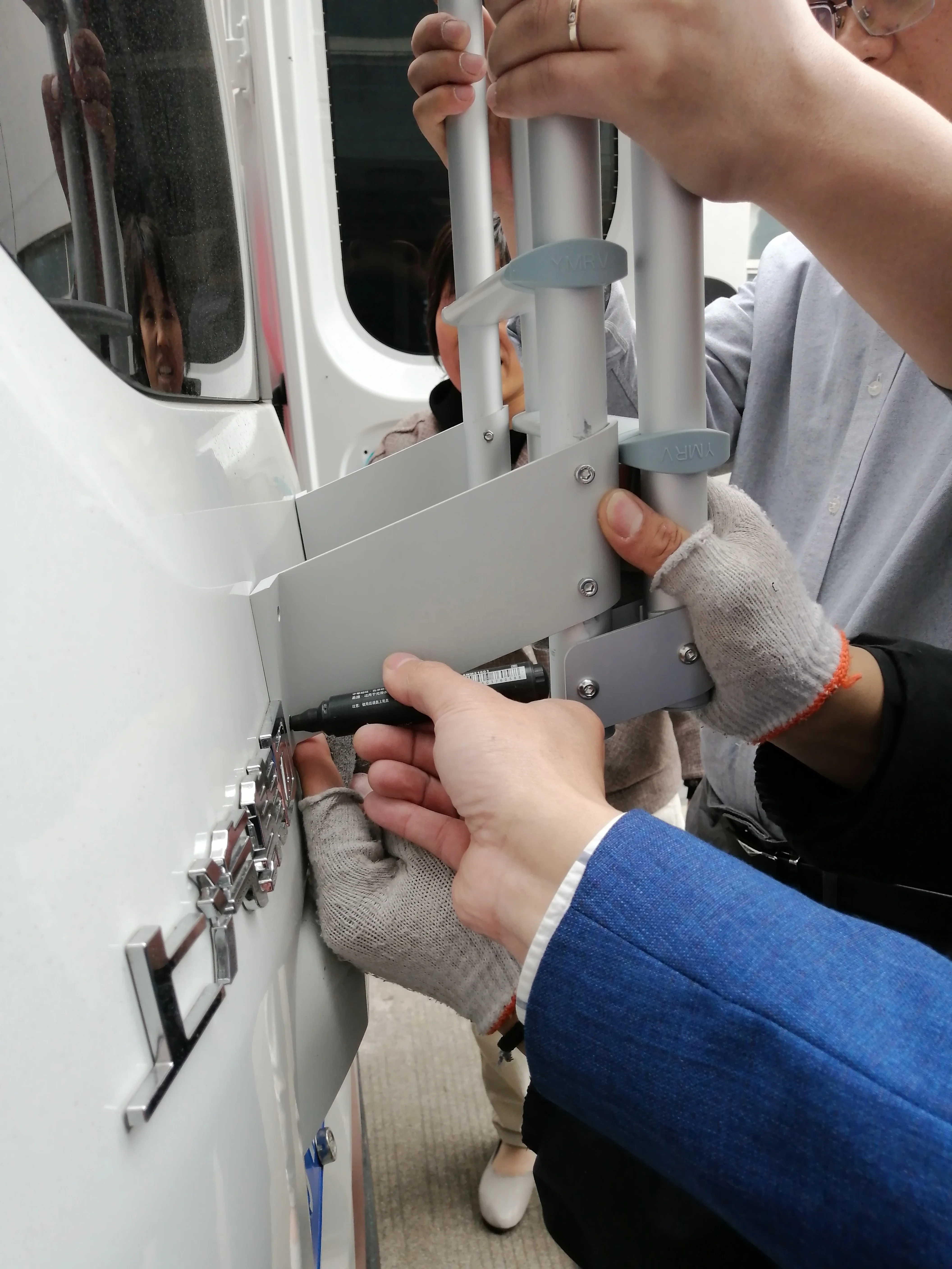 Aluminum exterior ladder for RV customization