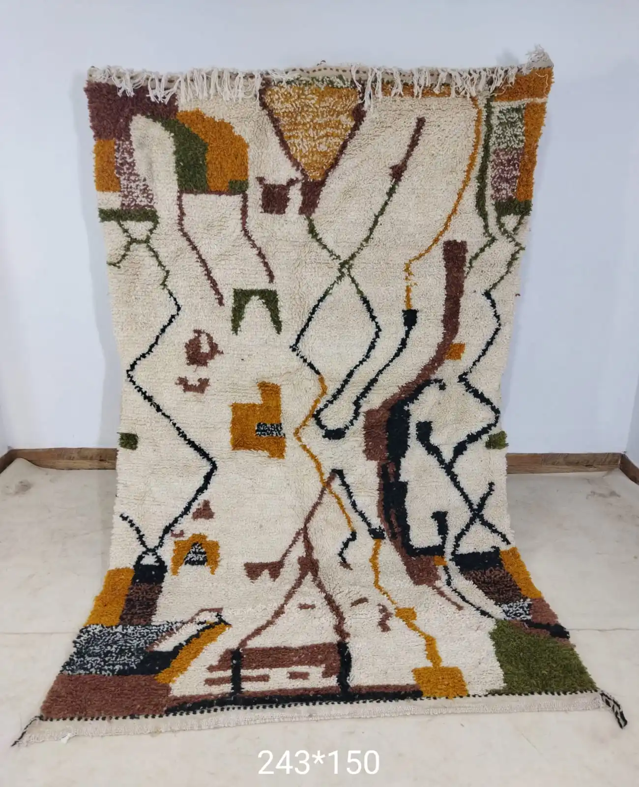 Moroccan Elegance: Artisan Rugs Handwoven with Care ; Handmade Moroccan Rugs: Beauty and Artisan Tradition