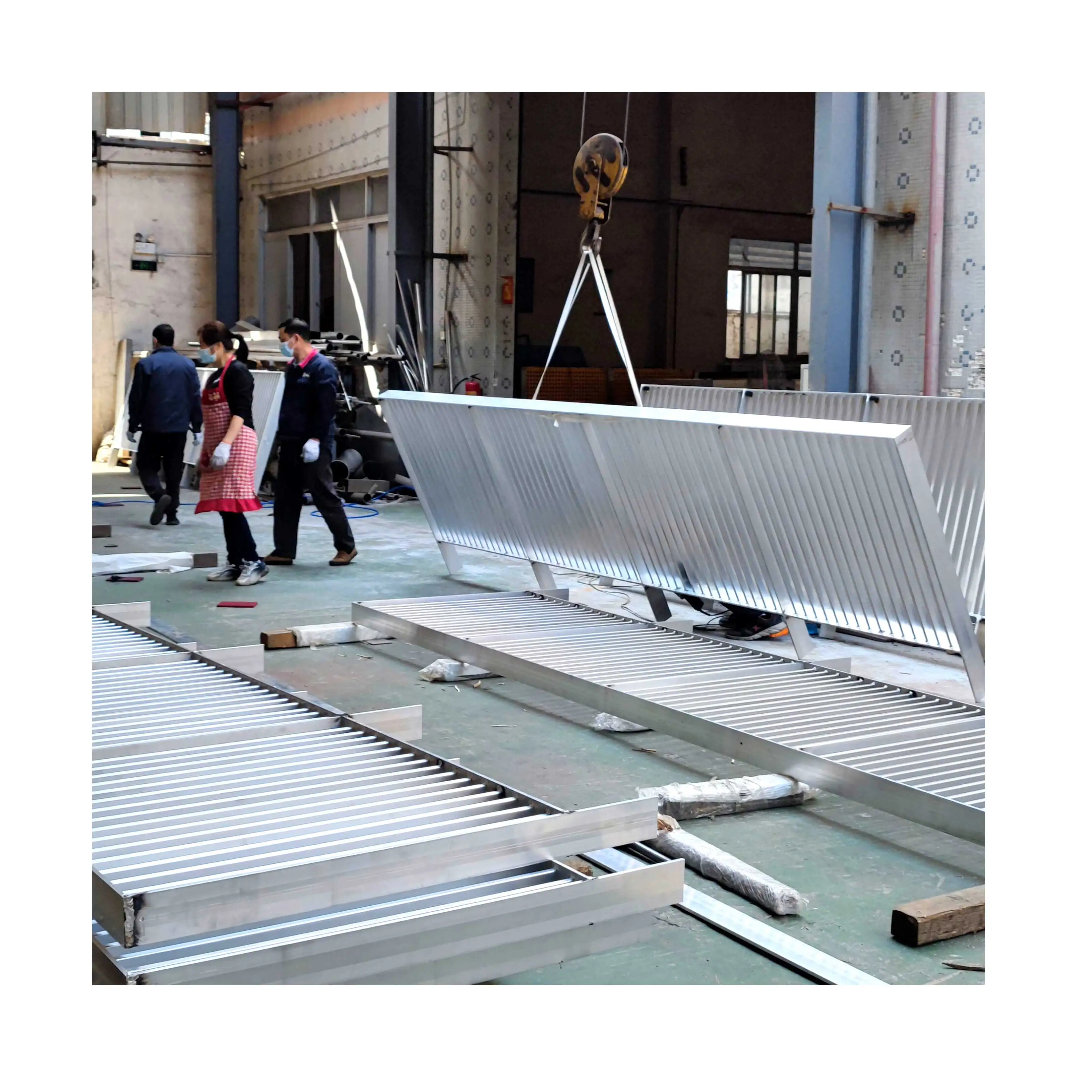 Customize Your Courtyard Decor with Powder-Coated Aluminum Balustrades in Various Colors and Styles