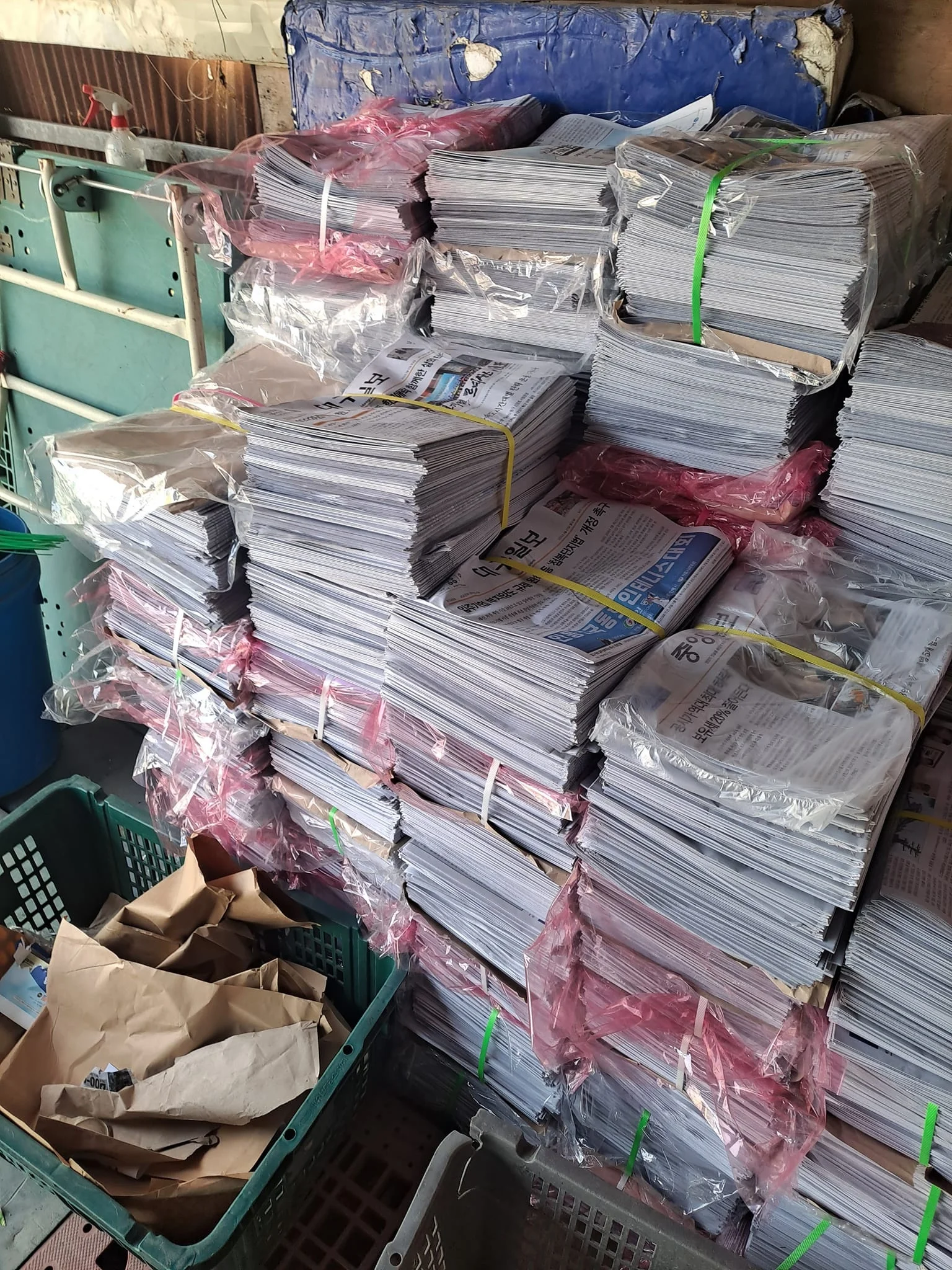 Wholesale Bulk Purchase Over Issued Newspaper Scrap Top Grade Waste Paper Scraps / OINP Buy From Manufacturer
