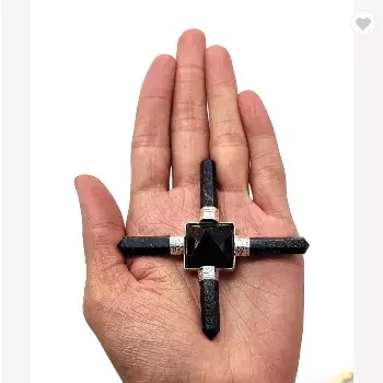 Nuummite Crystal Generator