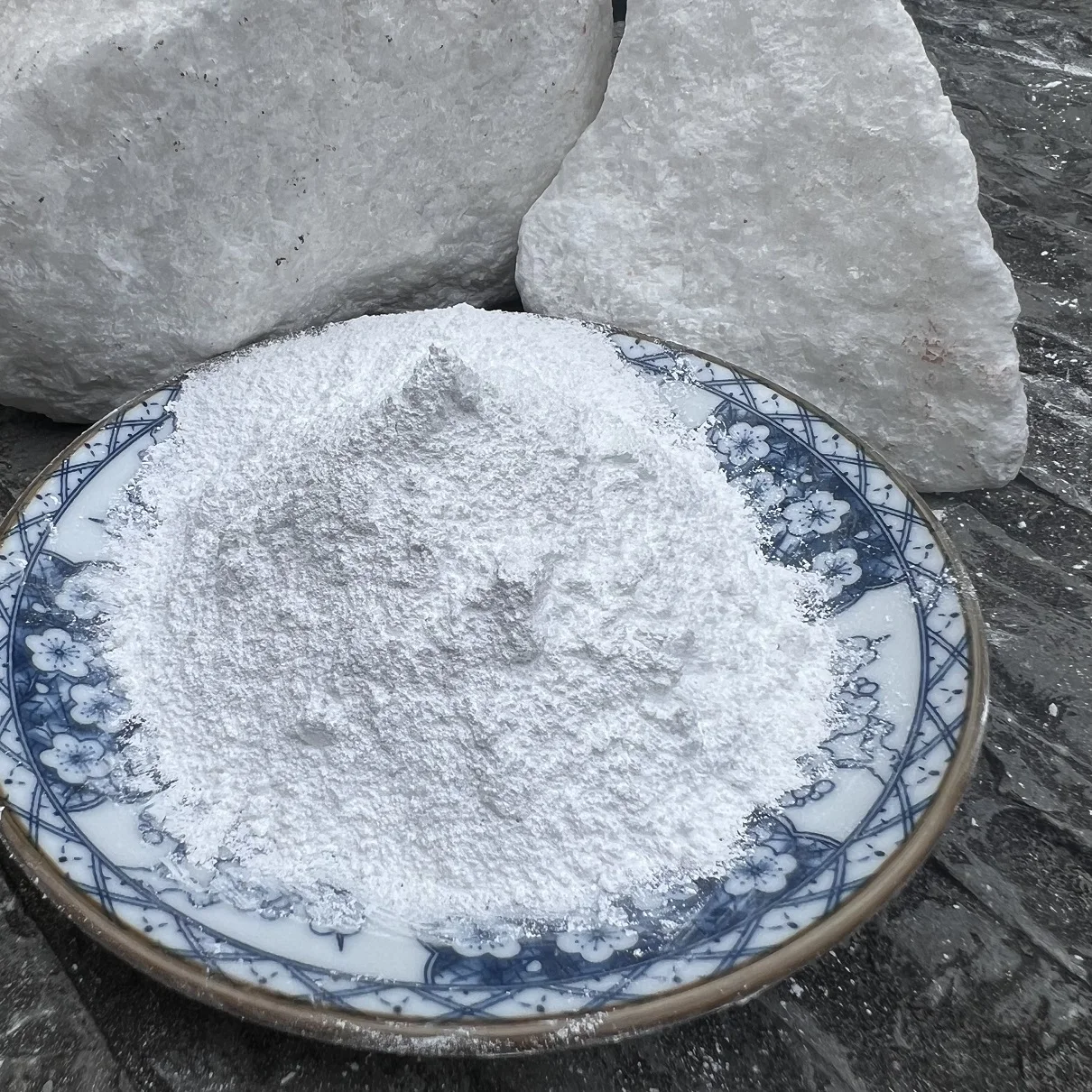 VNT7 Factory Nano Calcium carbonate CaCo3 excellent purity low price for industry use caco3 plastic filler Coated and Uncoated