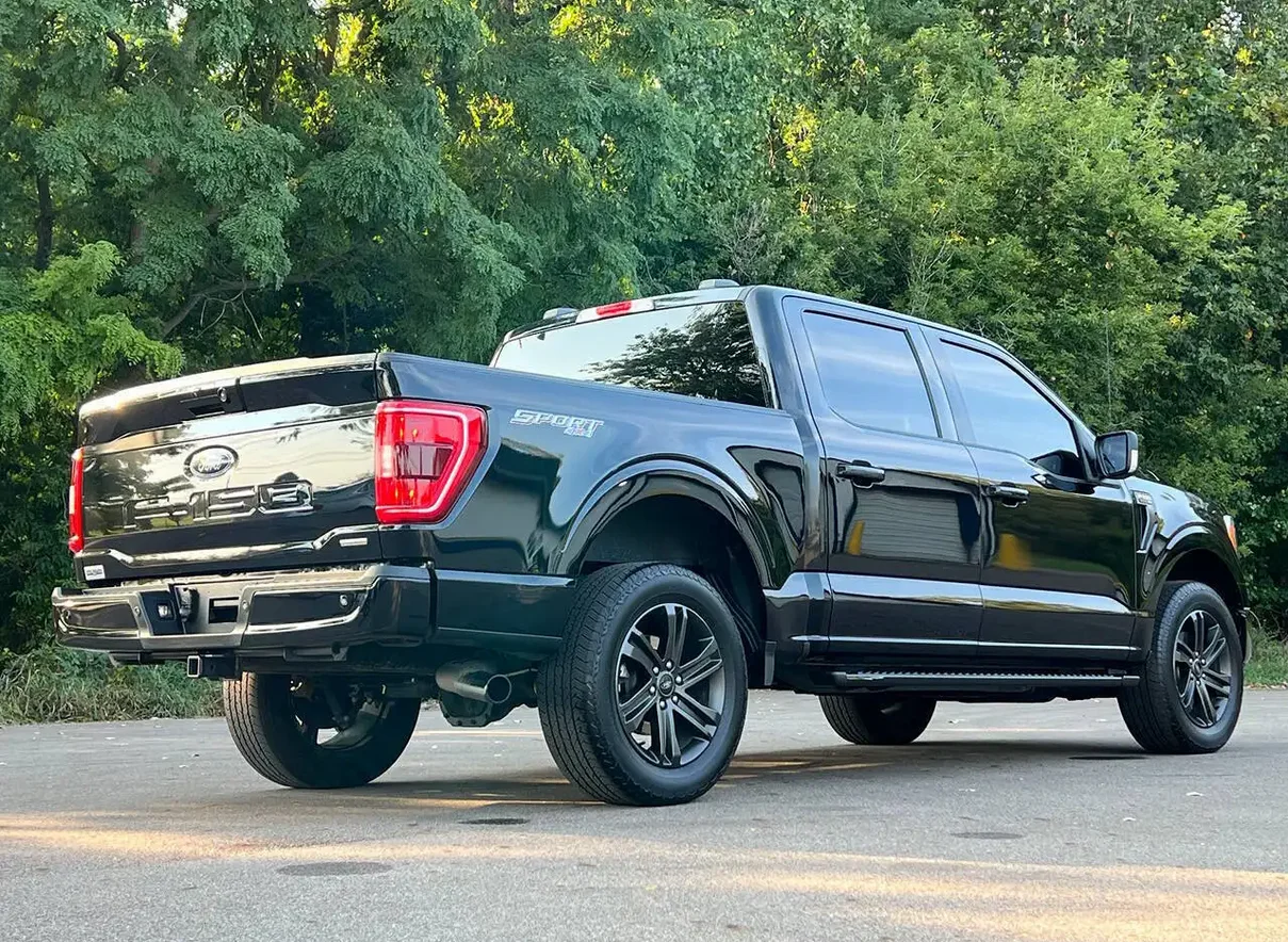 Довольно Подержанный 2021 Ford F-150 XLT 4x4 4dr автоматический супер-Экипаж 5 готов к работе