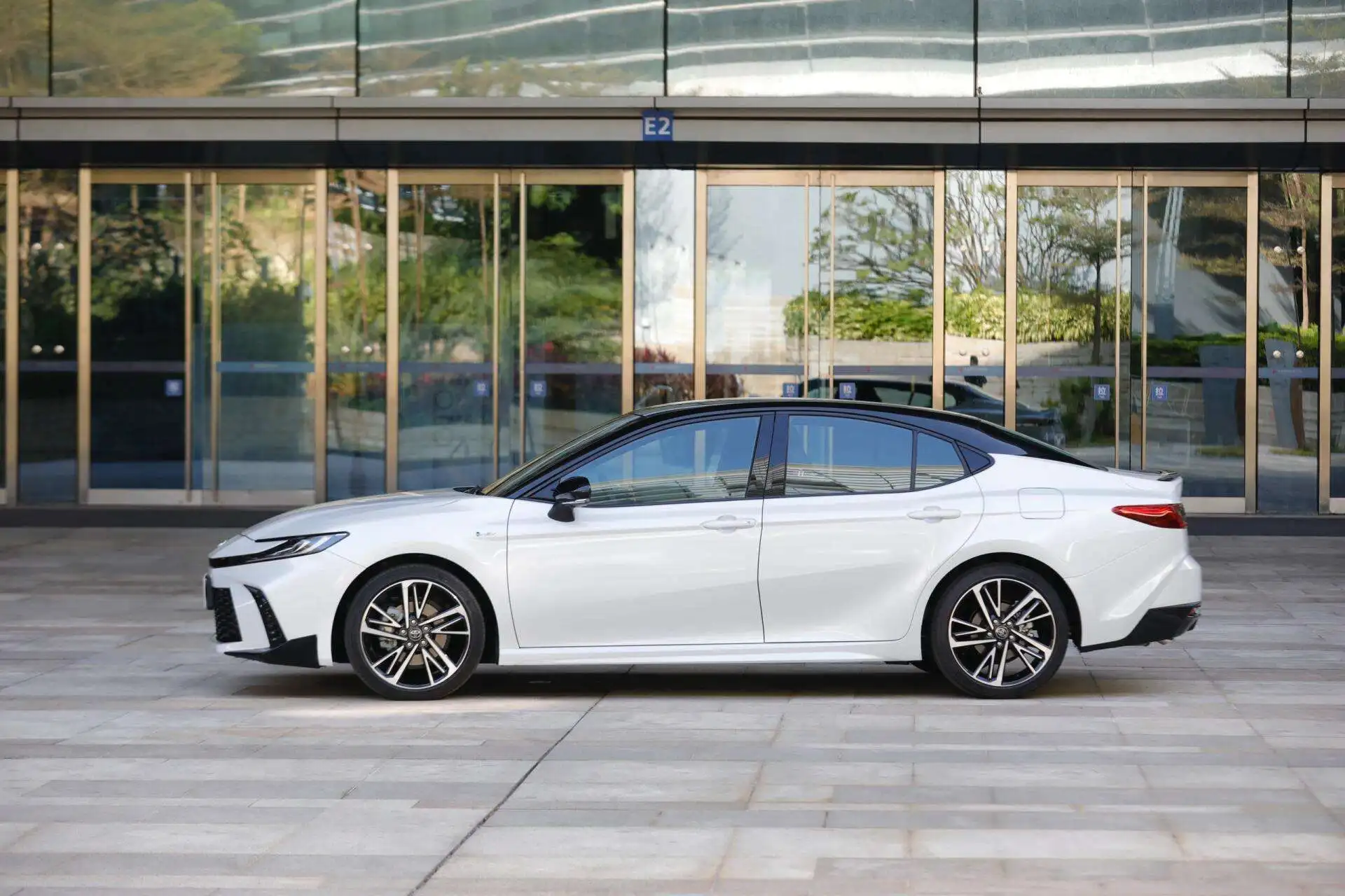 Недорогой седан 2020 Toyota Camry