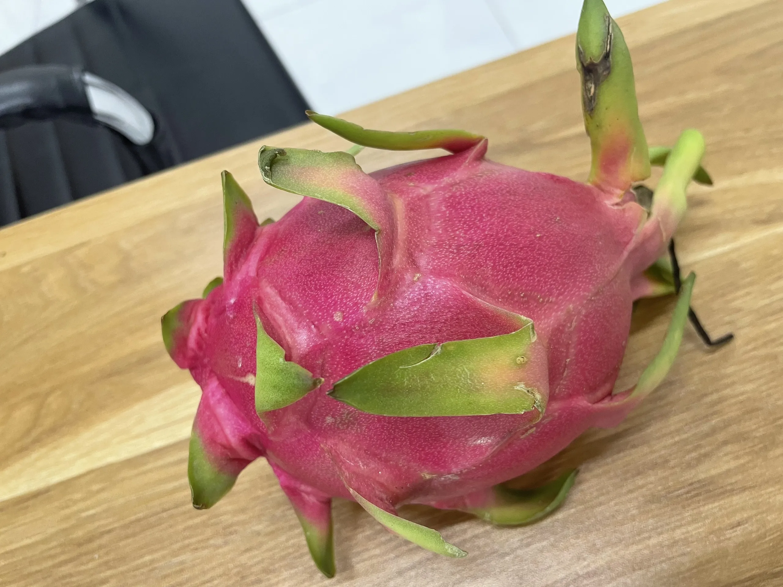 VIETNAM FRESH DRAGON FRUIT White Style Color Origin Type Flesh Variety Grade 1 Maturity Cultivation Common