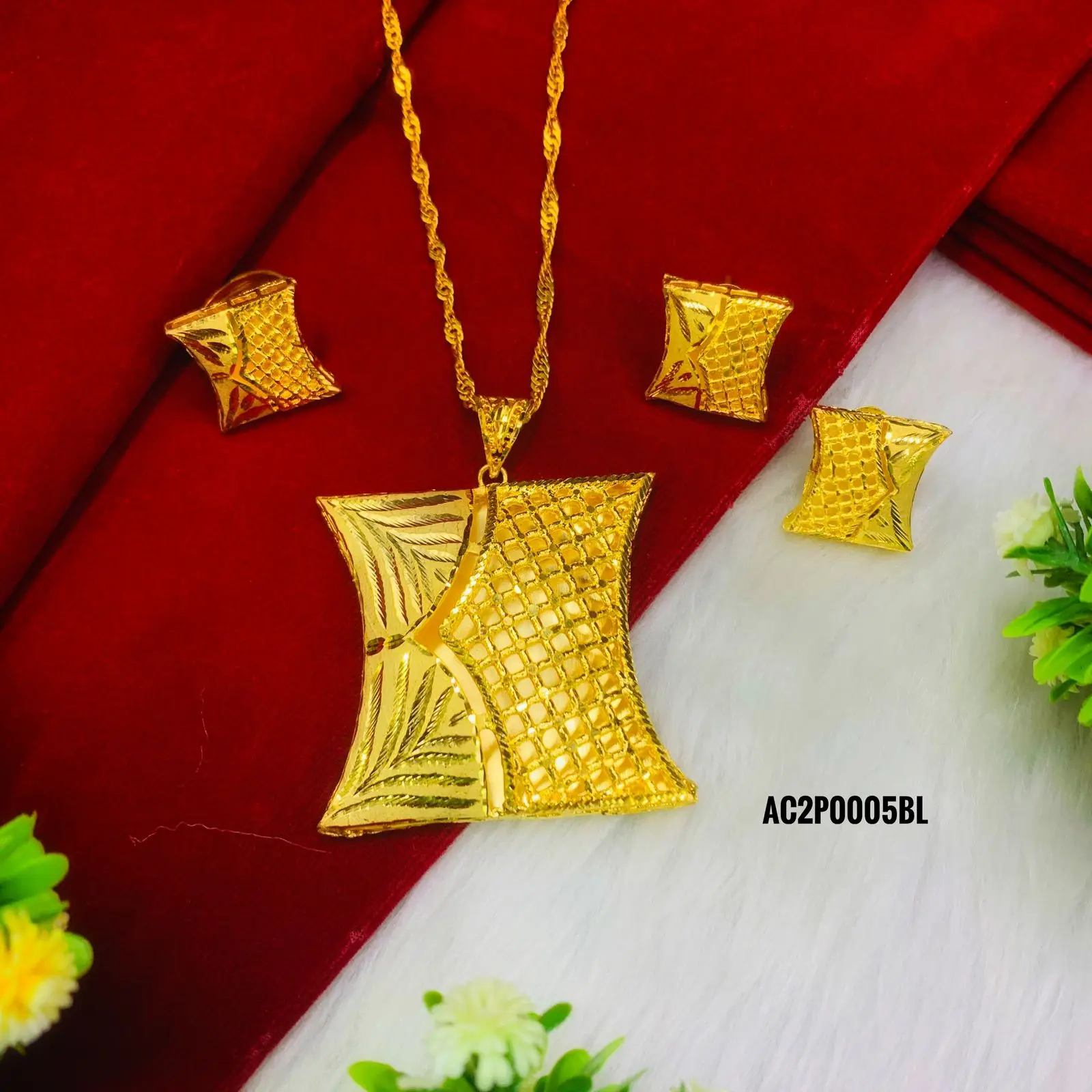 gold plated pendant set online design