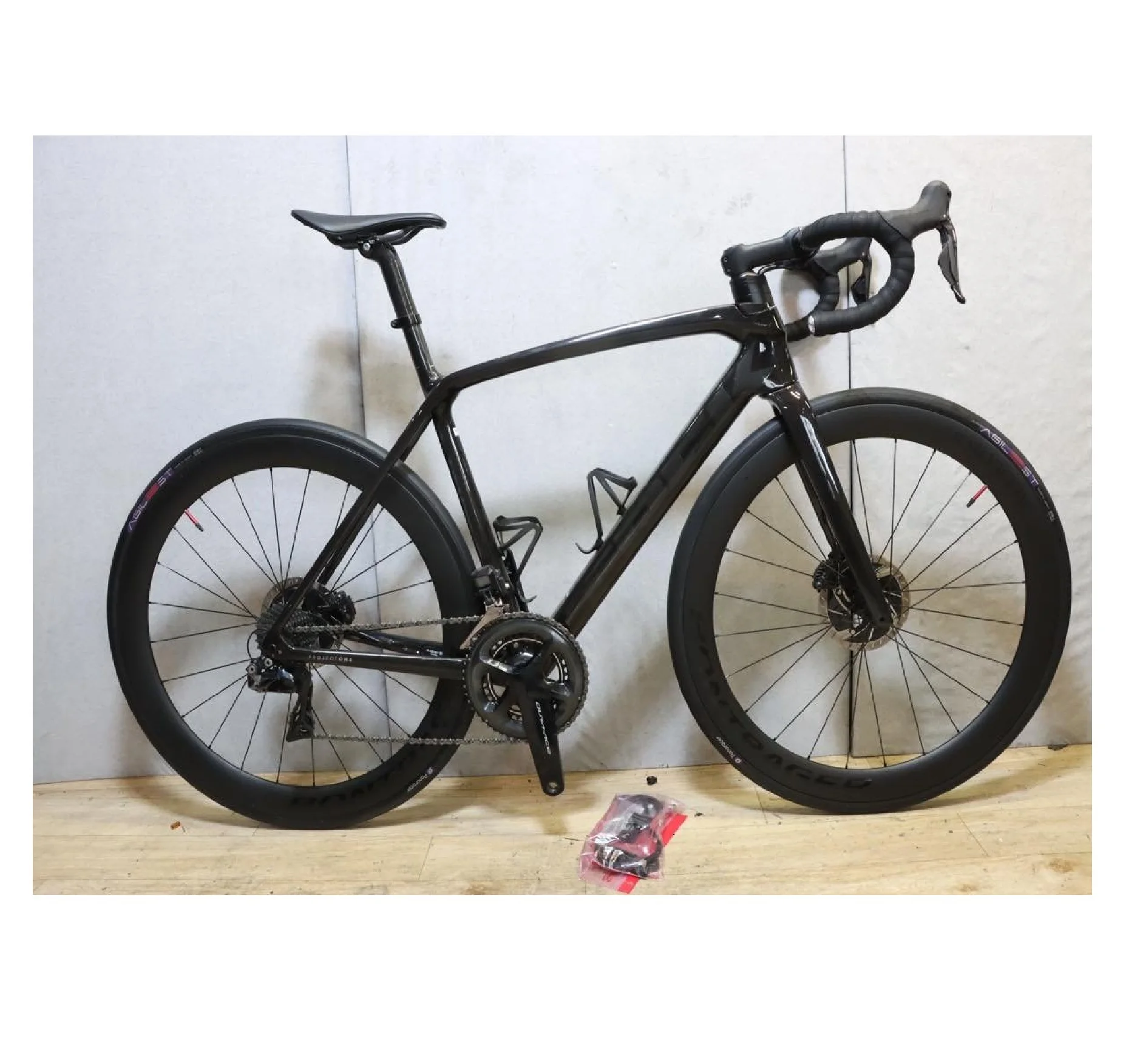 Second Hand Wholesale Used Women Racing Road Bike Sports Full Carbon Frame Bicycle
