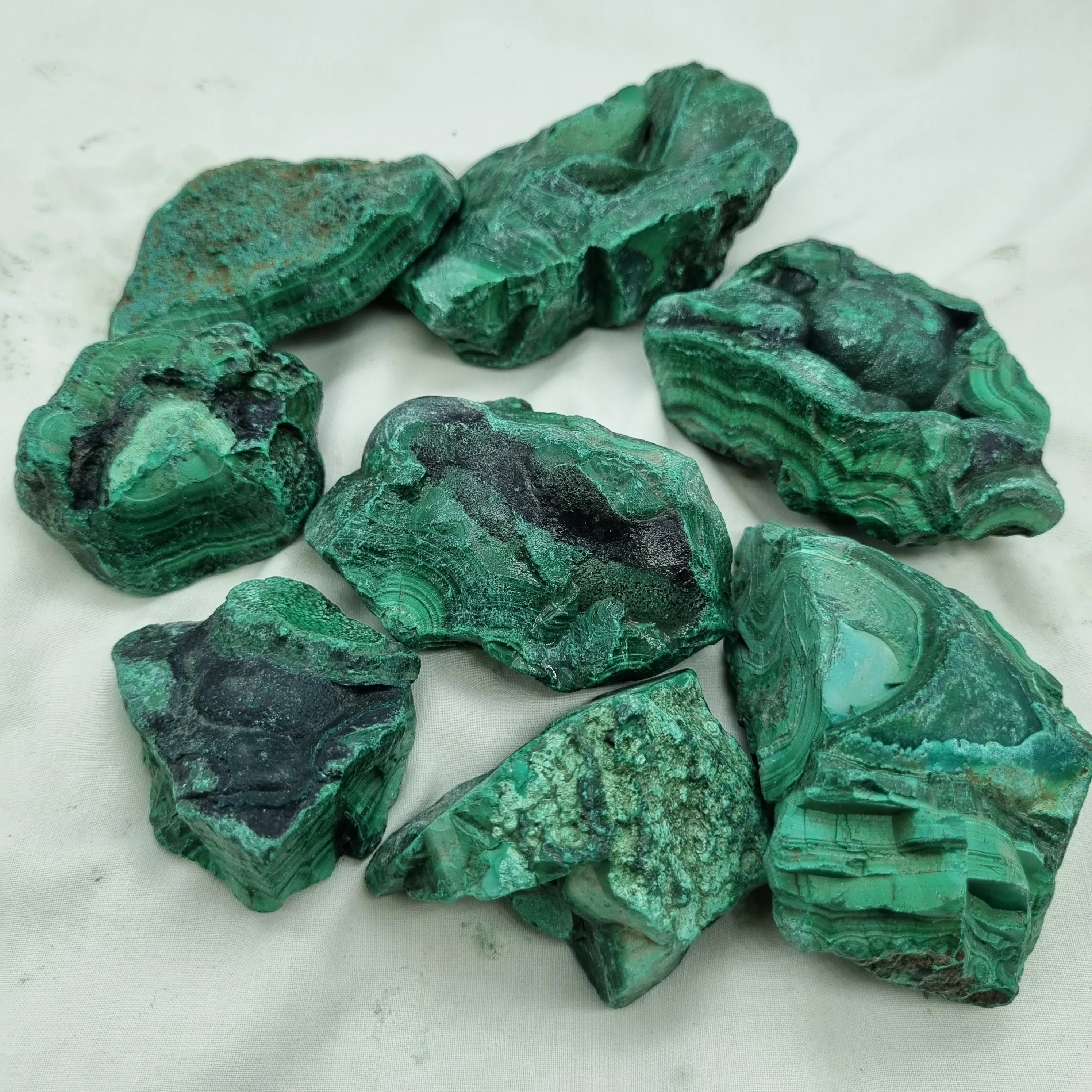 Высококачественные модные натуральные драгоценные камни из Малахита Mohan Gems 1 кг грубые Самые продаваемые GRMR08 пожалуйста свяжитесь с нами Top ZA